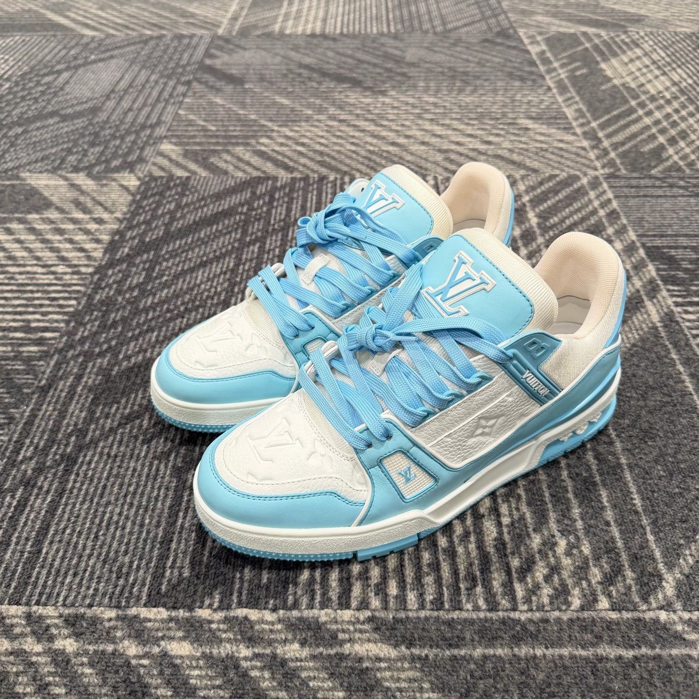 Louis Vuitton Louis Vuitton Monogram Embossed Trainer Sneakers 7.5 Size US 8.5 / EU 41-42 - 2 Thumbnail