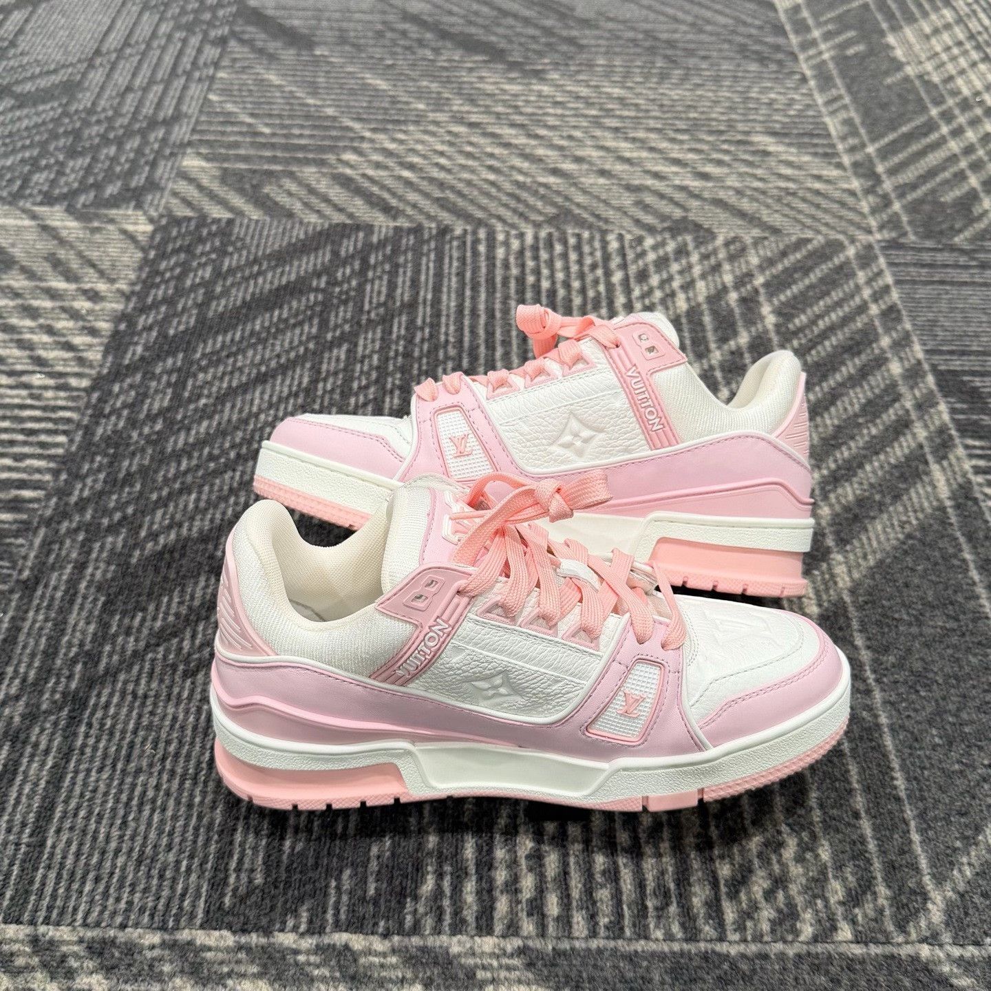 Louis Vuitton Louis Vuitton Pink Leather Trainer Sneakers 3.5 Size US 6 / IT 36 - 6 Thumbnail