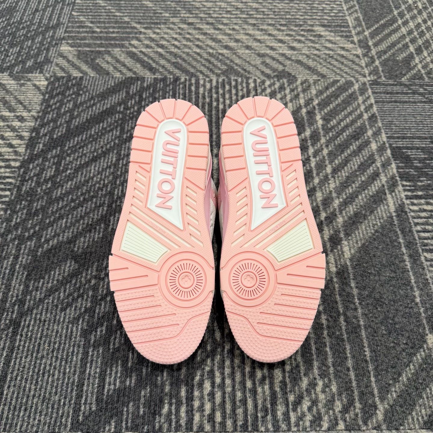 Louis Vuitton Louis Vuitton Pink Leather Trainer Sneakers 3.5 Size US 6 / IT 36 - 7 Thumbnail