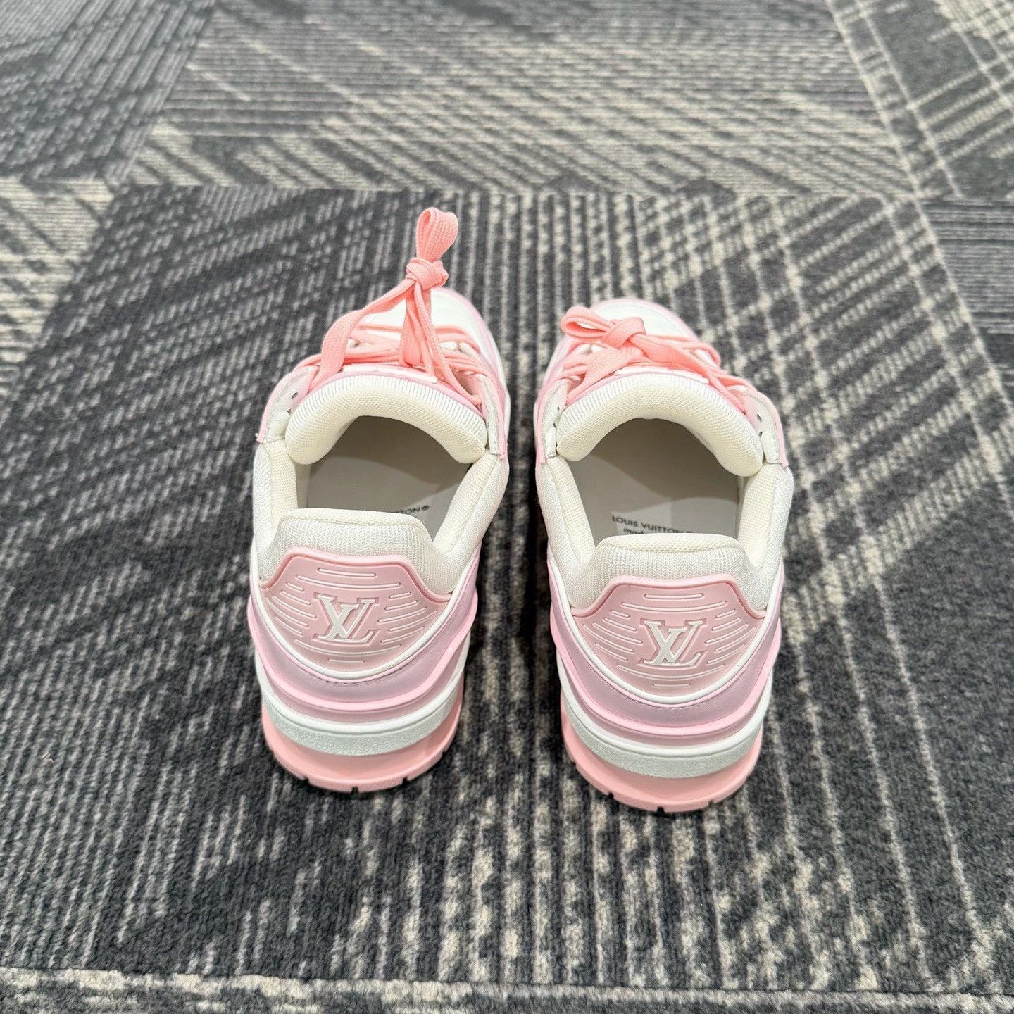 Louis Vuitton Louis Vuitton Pink Leather Trainer Sneakers 3.5 Size US 6 / IT 36 - 4 Thumbnail