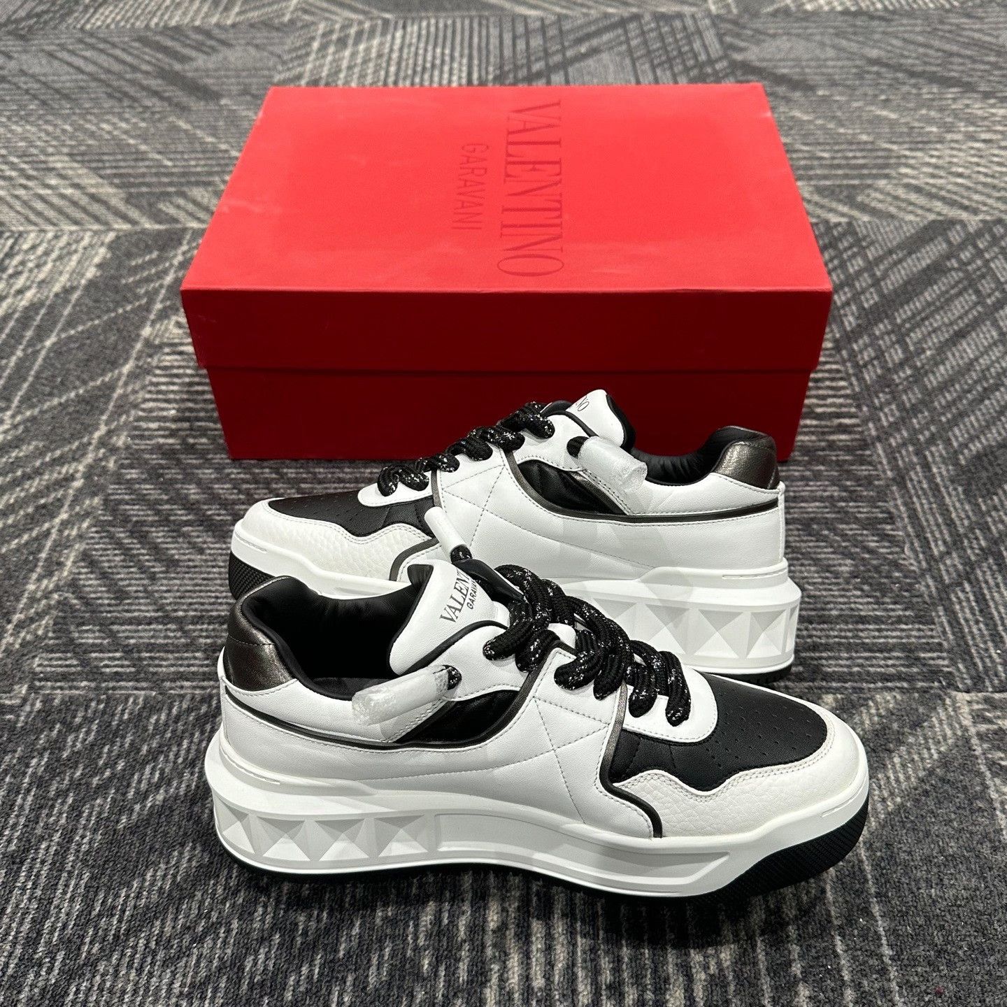 Valentino Valentino One Stud Leather Sneakers 40 Size US 7 / EU 40 - 6 Thumbnail