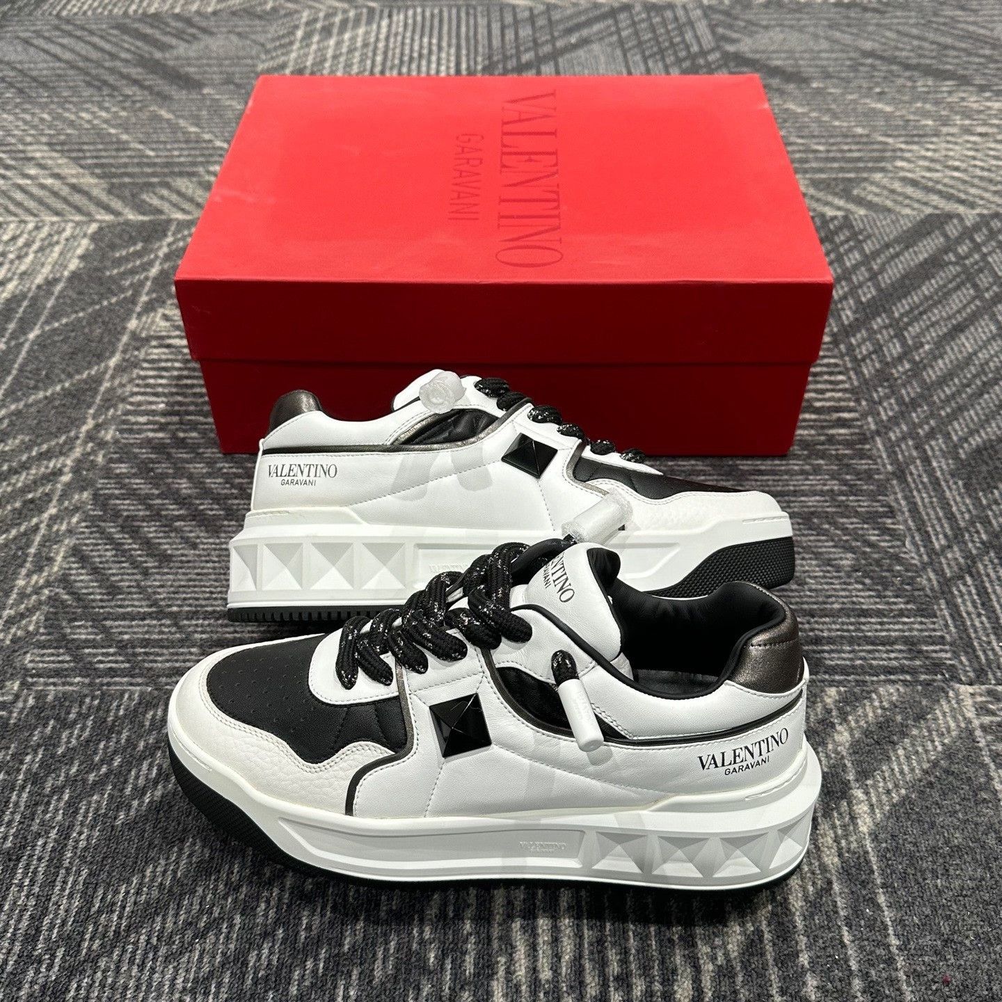 Valentino Valentino One Stud Leather Sneakers 40 Size US 7 / EU 40 - 5 Thumbnail