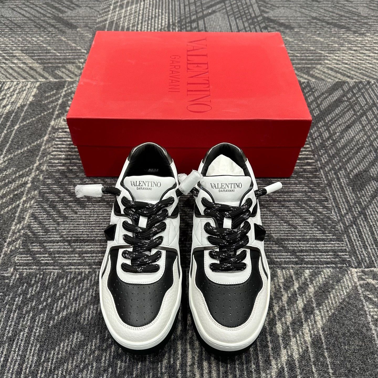 Valentino Valentino One Stud Leather Sneakers 40 Size US 7 / EU 40 - 3 Thumbnail