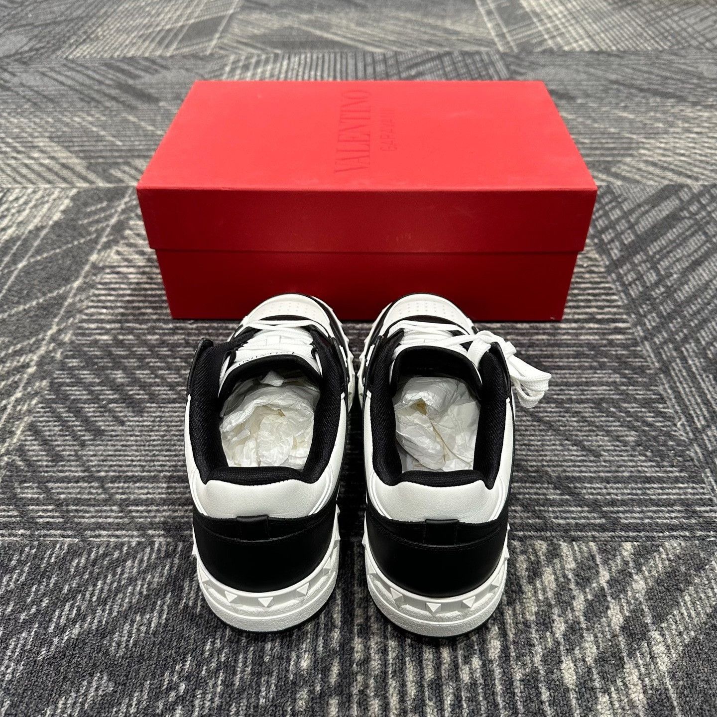 Valentino Valentino Rockstud Black & White Sneakers EU 42 Size US 9 / EU 42 - 4 Thumbnail