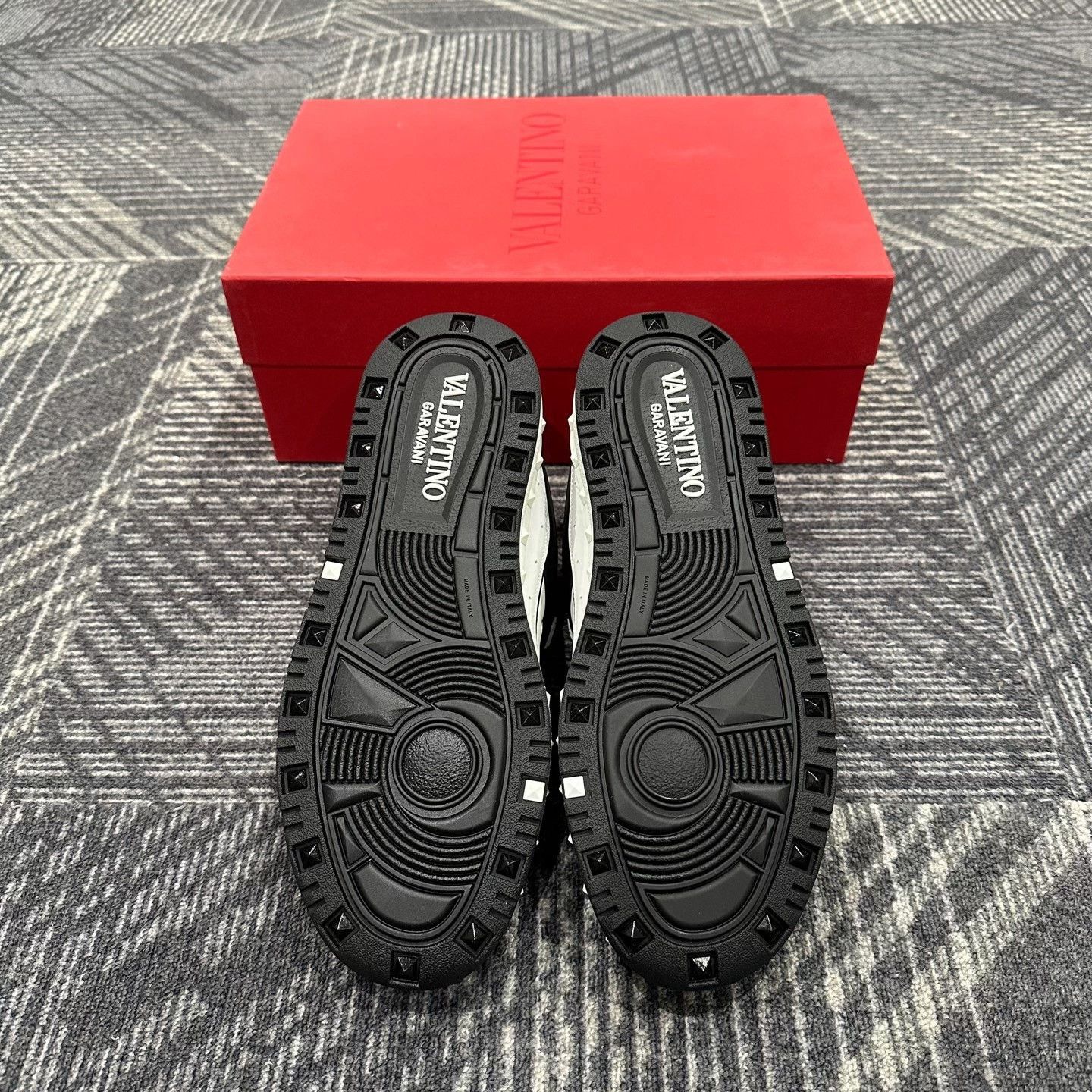 Valentino Valentino Rockstud Black & White Sneakers EU 42 Size US 9 / EU 42 - 7 Thumbnail