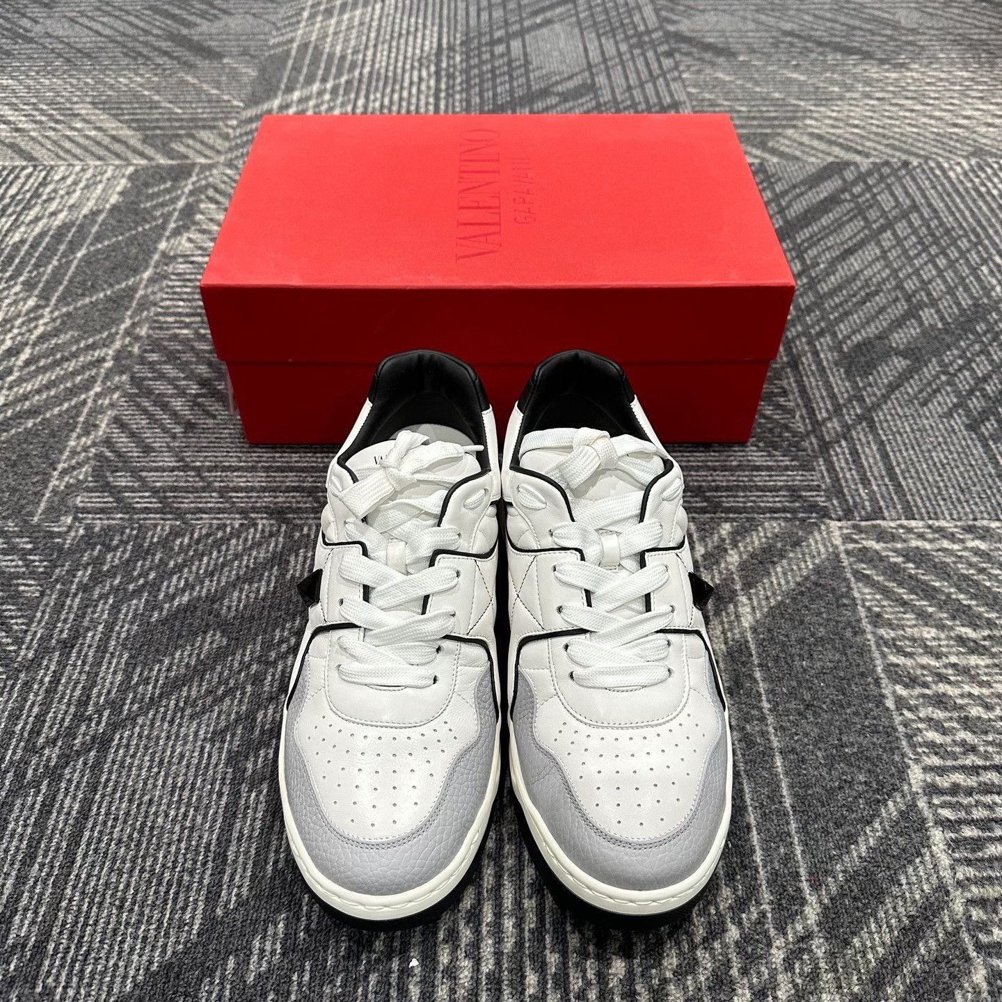 Valentino Valentino One Stud Leather Sneakers 44 Size US 11 / EU 44 - 3 Thumbnail