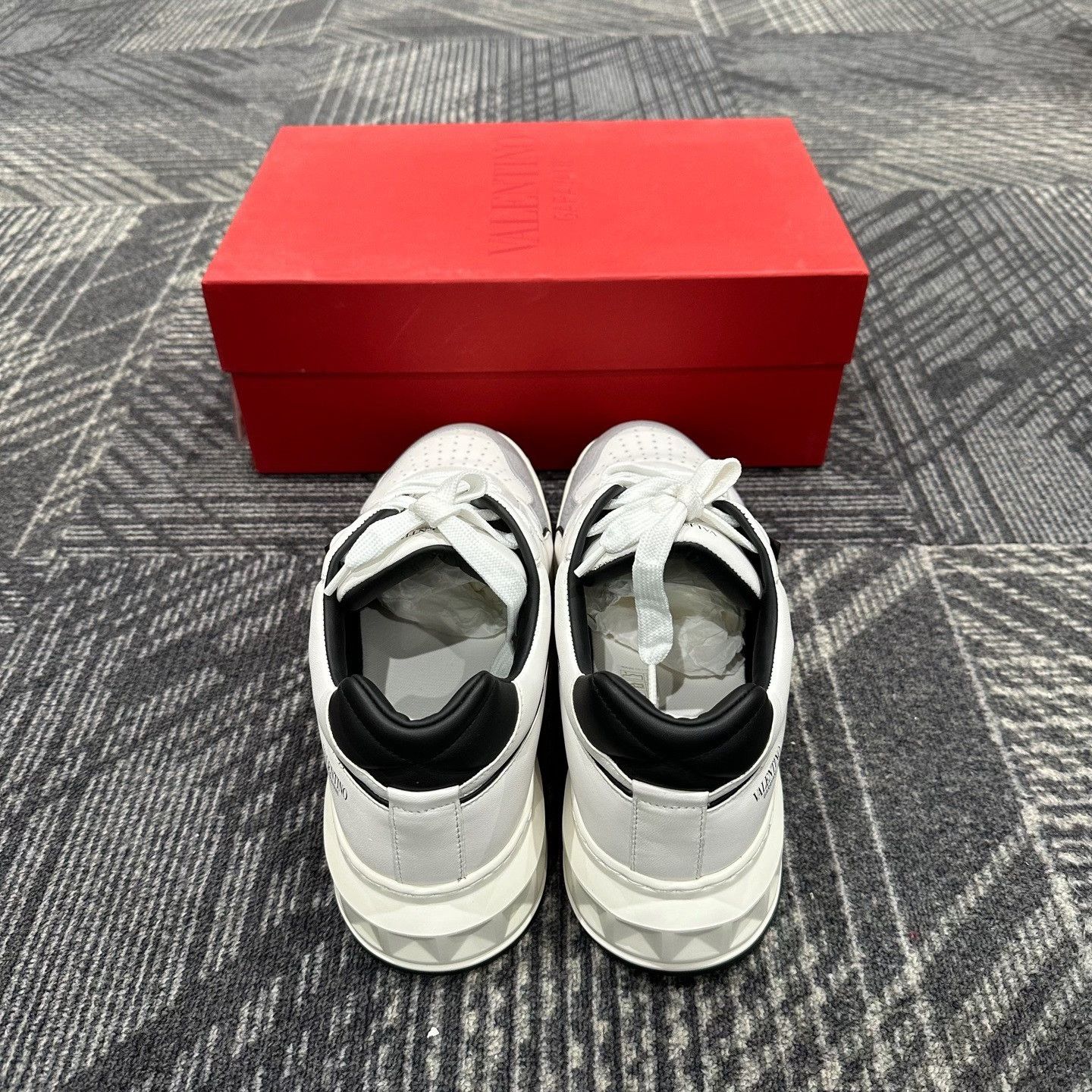 Valentino Valentino One Stud Leather Sneakers 44 Size US 11 / EU 44 - 4 Thumbnail