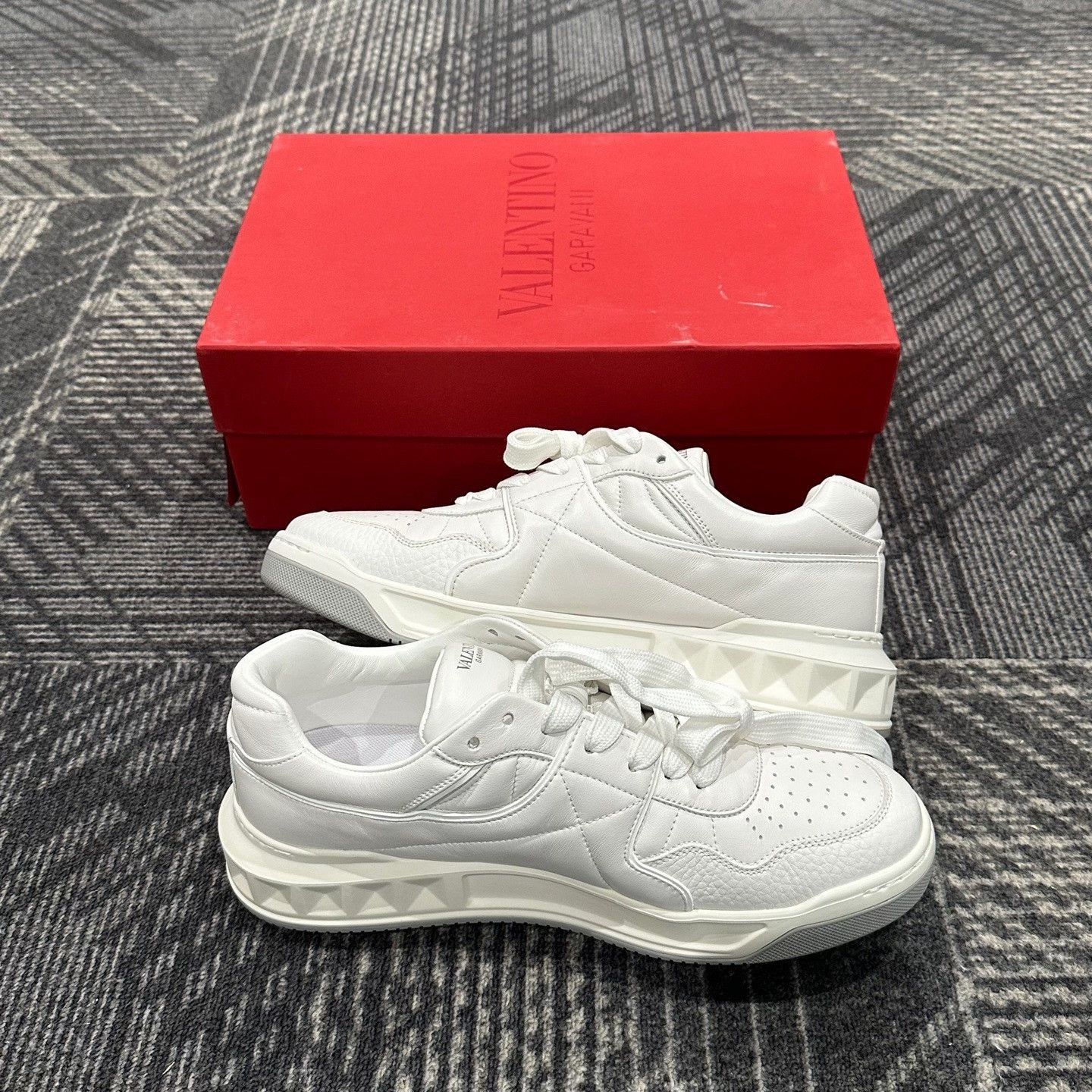 Valentino Valentino One Stud Nappa Leather Sneakers 42 Size US 9 / EU 42 - 6 Thumbnail