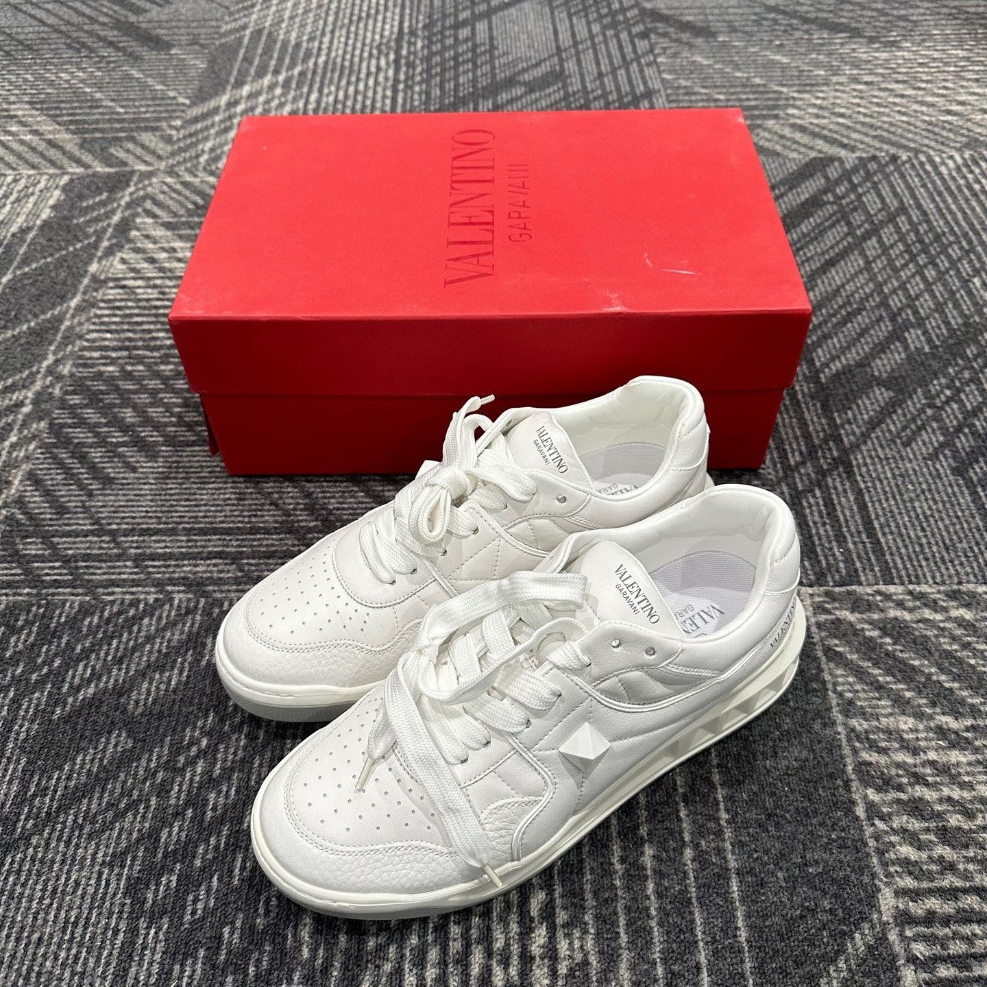 Valentino Valentino One Stud Nappa Leather Sneakers 42 Size US 9 / EU 42 - 2 Thumbnail