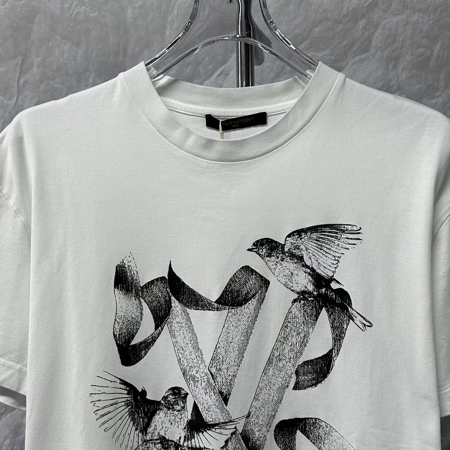 Louis Vuitton Louis Vuitton Dove Graphic Print T-Shirt M Size US M / EU 48-50 / 2 - 3 Thumbnail