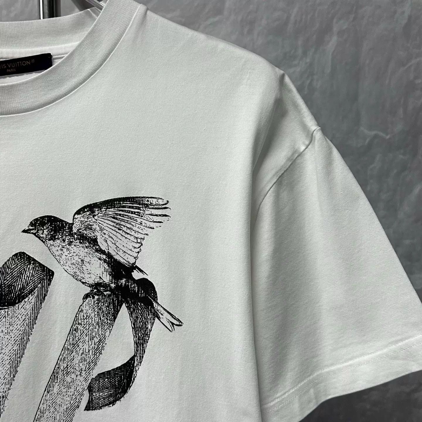 Louis Vuitton Louis Vuitton Dove Graphic Print T-Shirt M Size US M / EU 48-50 / 2 - 4 Thumbnail
