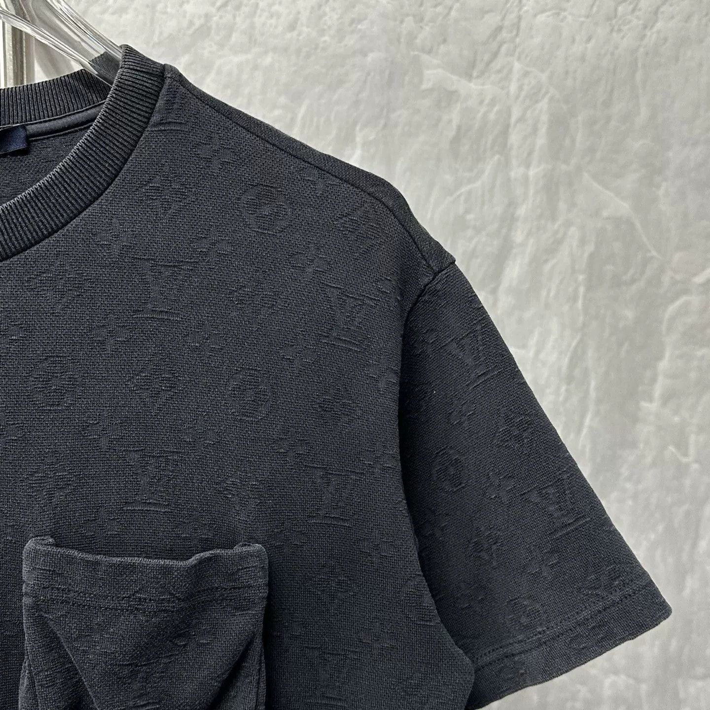 Louis Vuitton Louis Vuitton Monogram Jacquard Pocket T-Shirt S Size US S / EU 44-46 / 1 - 4 Thumbnail