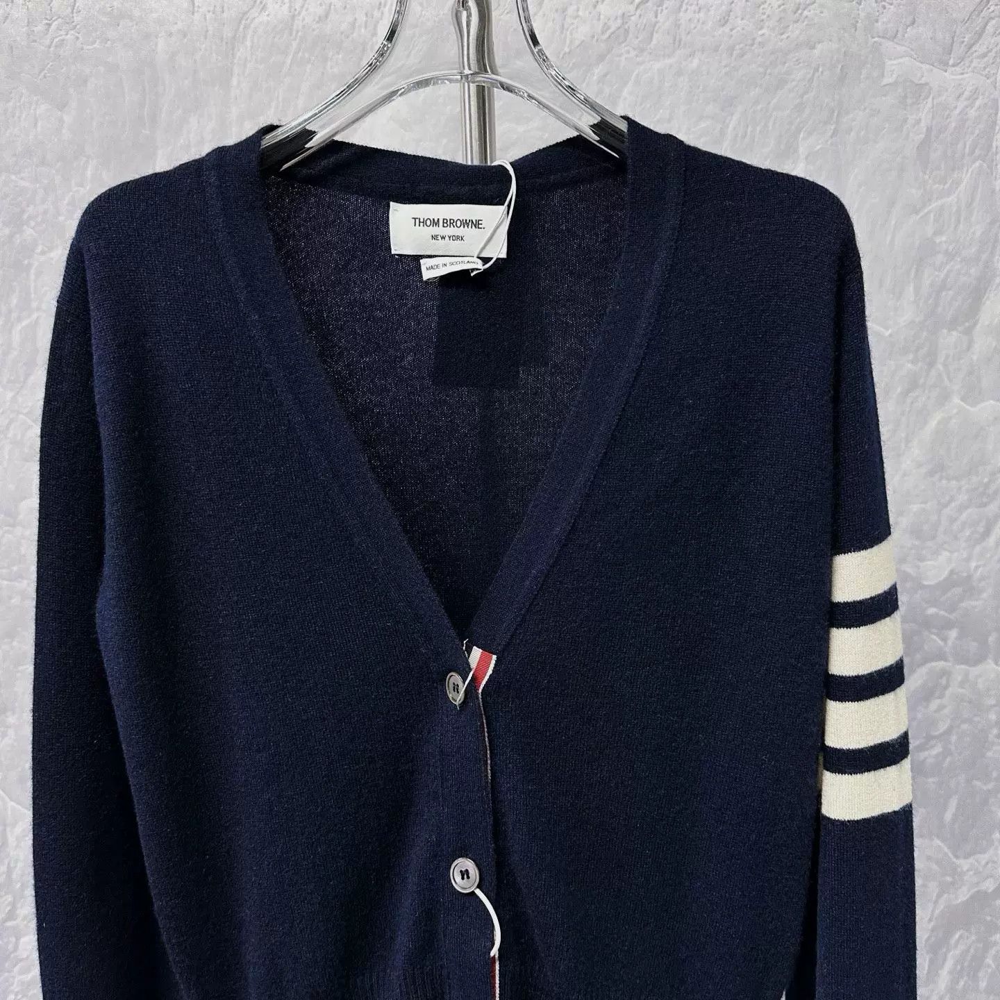 Thom Browne Thom Browne Cashmere 4-Bar V-Neck Cardigan Size 3 Size US L / EU 52-54 / 3 - 3 Thumbnail