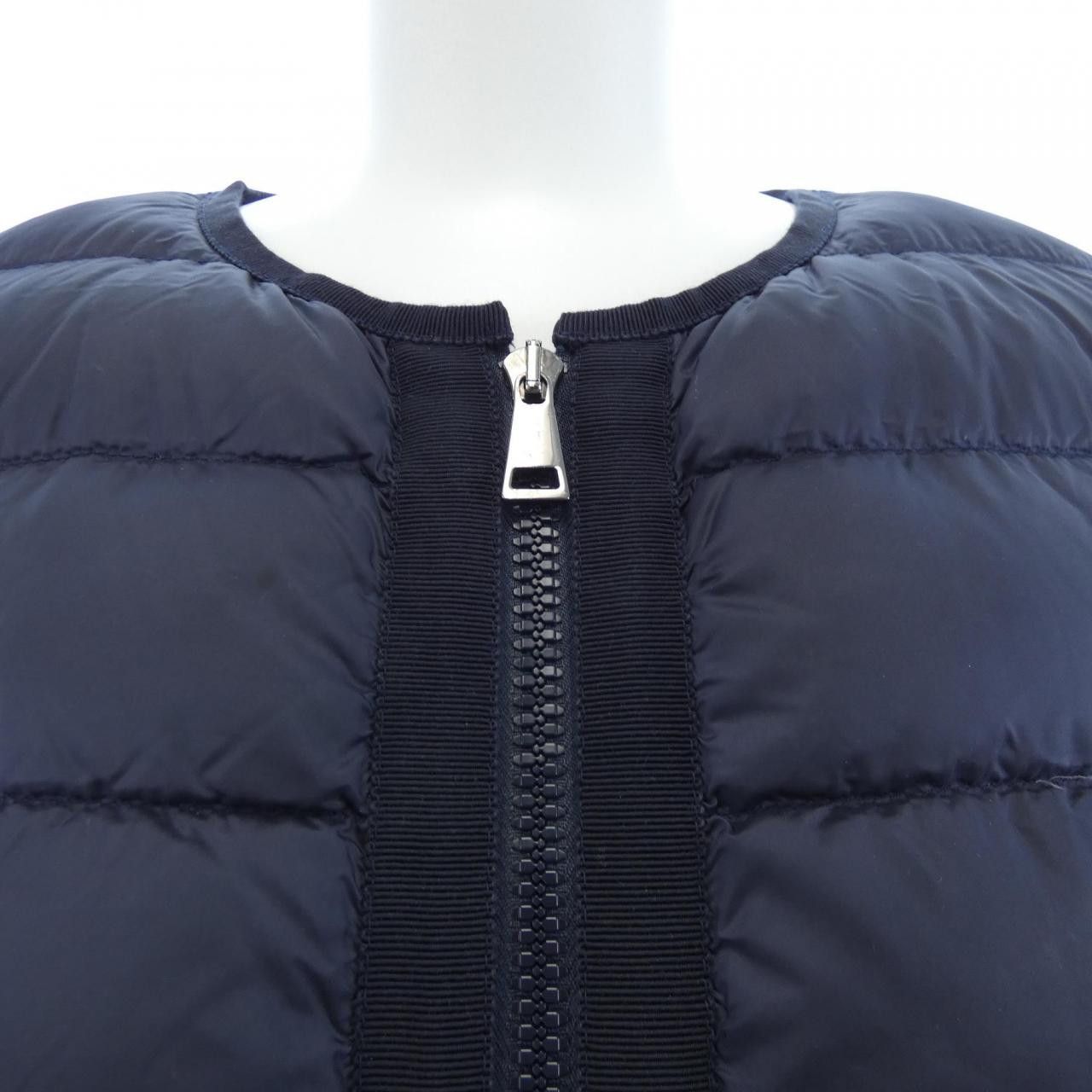 Moncler Moncler Moncler Down Jacket Textile Outerwear 20939487600 DUTY FREE for USA Size ONE SIZE - 6 Thumbnail