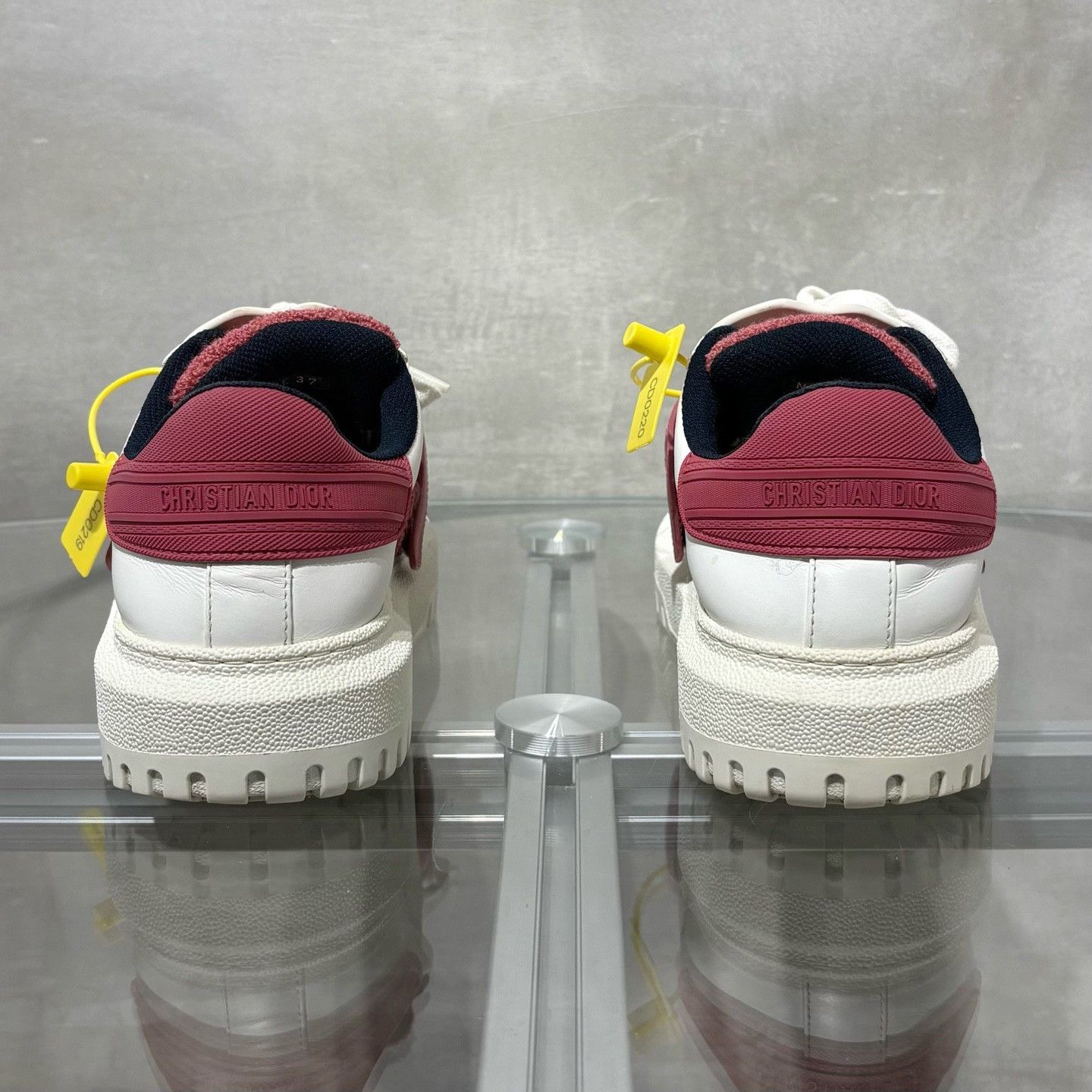 Dior Dior White Red Shell-Toe Sneakers Size US 6 / IT 36 - 6 Thumbnail