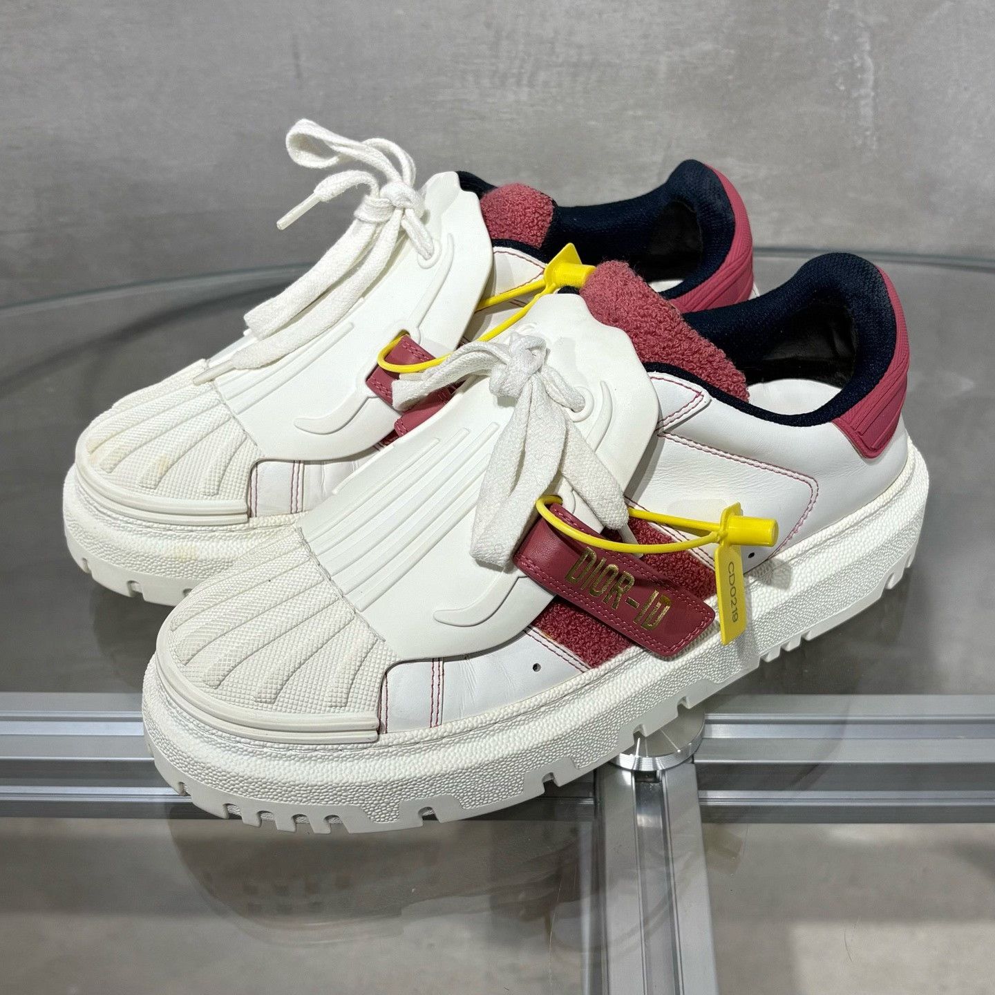 Dior Dior White Red Shell-Toe Sneakers Size US 6 / IT 36 - 2 Thumbnail