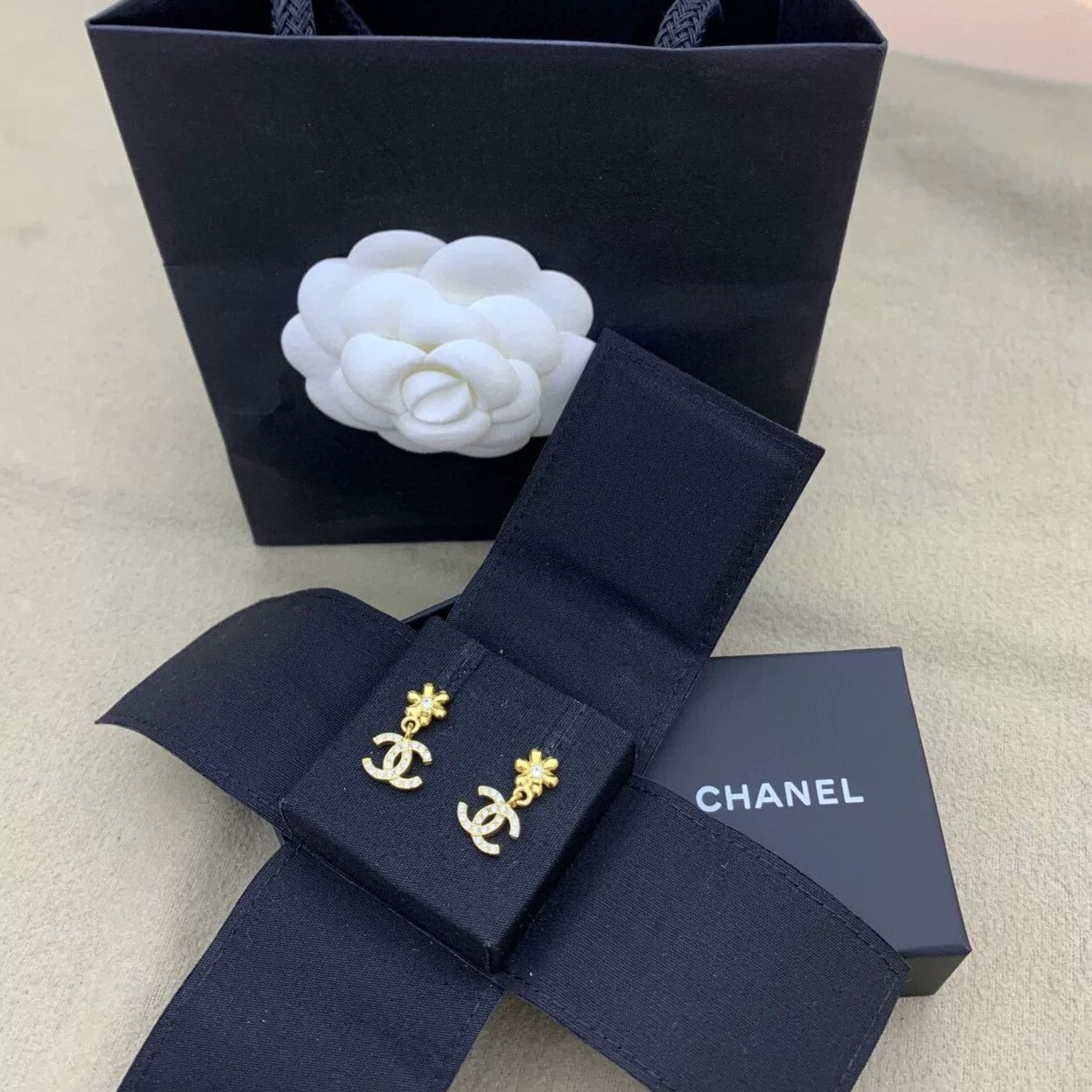 Chanel Chanel 23A Gold Flower Double C Diamond Earrings Size ONE SIZE - 5 Thumbnail