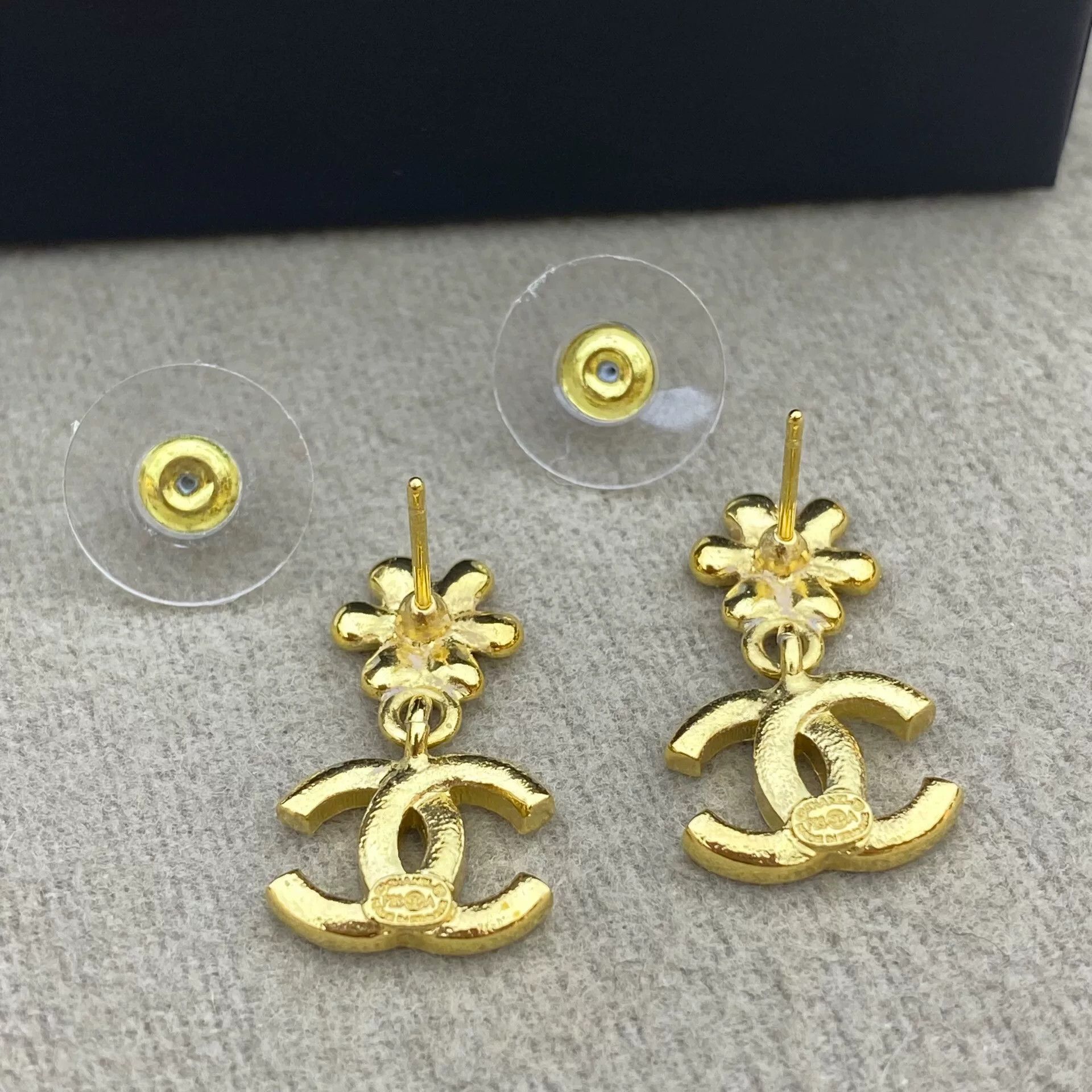 Chanel Chanel 23A Gold Flower Double C Diamond Earrings Size ONE SIZE - 2 Thumbnail