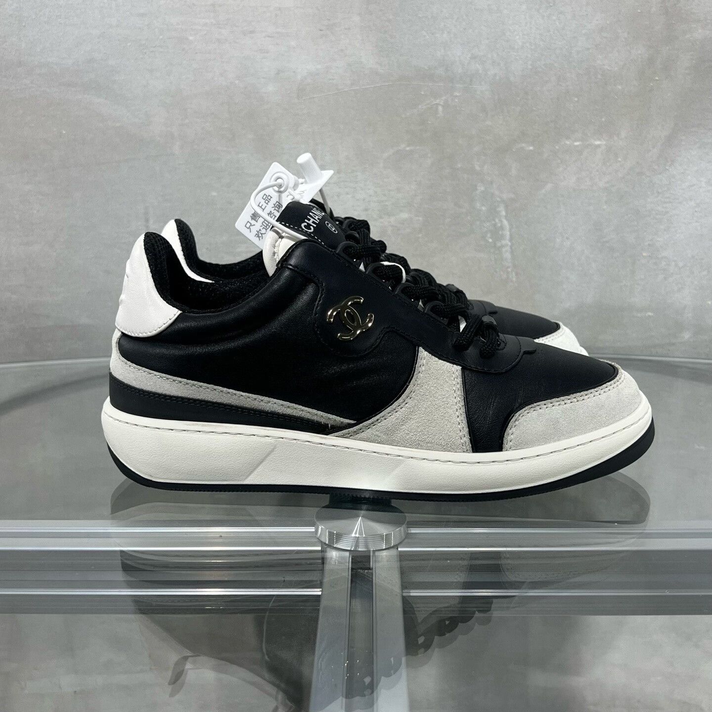 Chanel Chanel 23C Black White Double C Sneakers Size US 5 / IT 35 - 4 Thumbnail