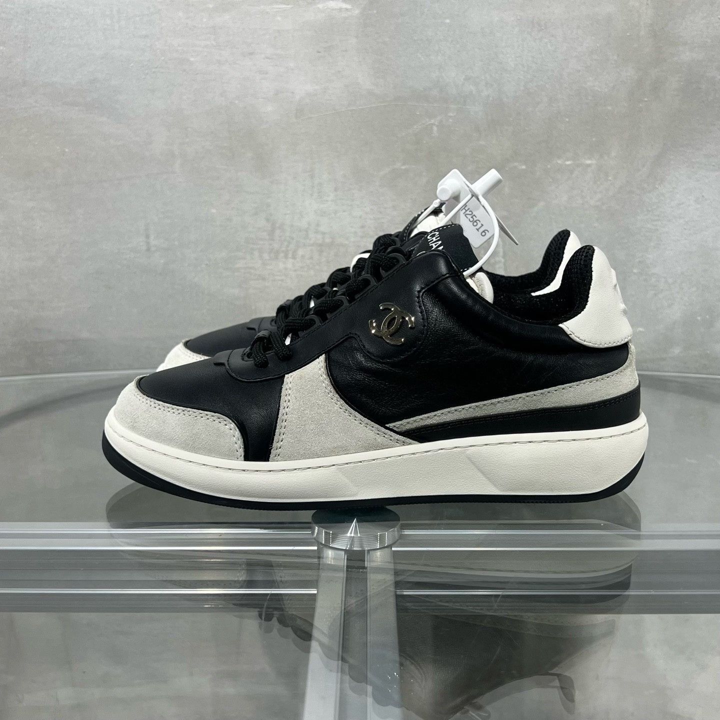 Chanel Chanel 23C Black White Double C Sneakers Size US 5 / IT 35 - 3 Thumbnail