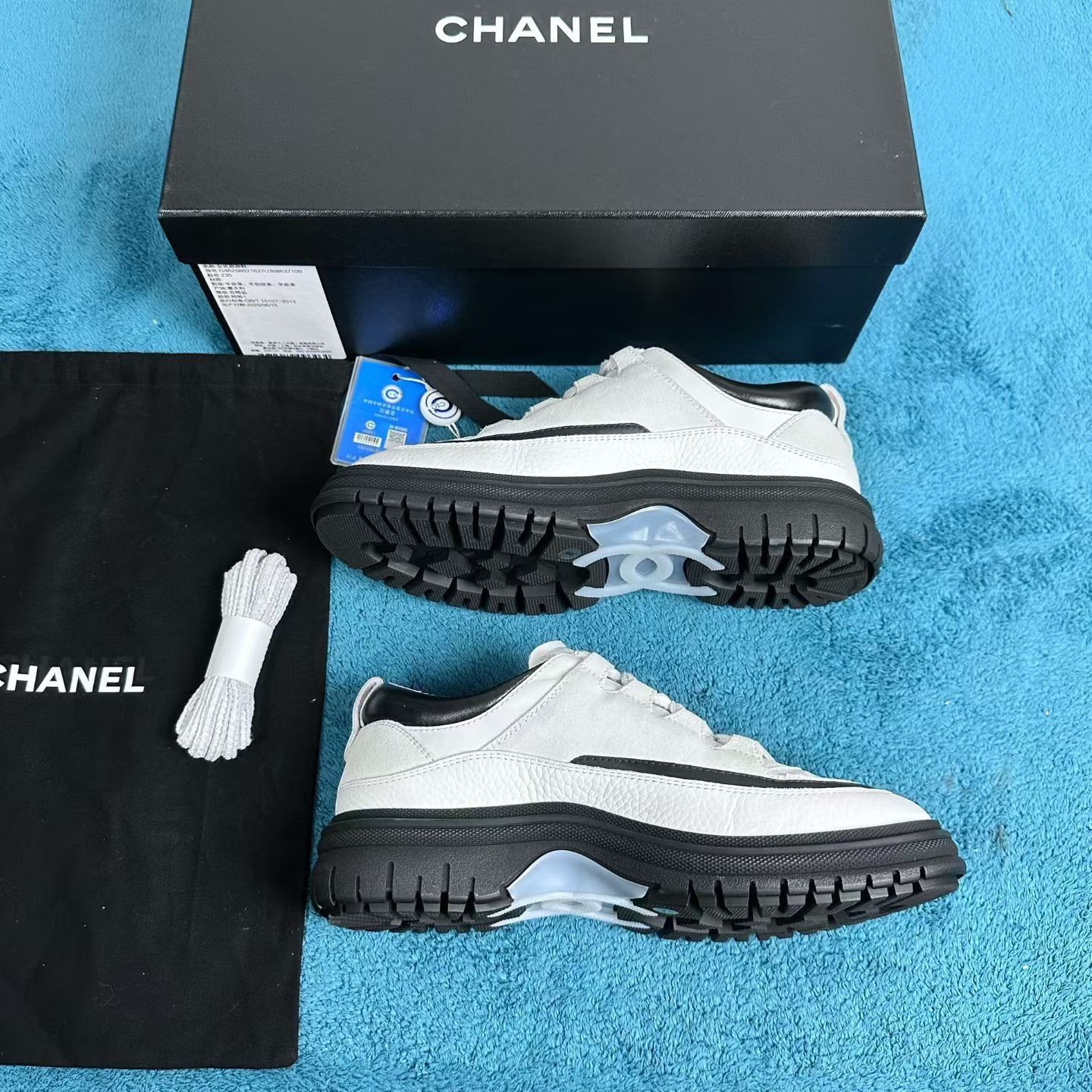 Chanel Chanel 25B White Black Low-Top Shoes Size US 6 / IT 36 - 3 Thumbnail