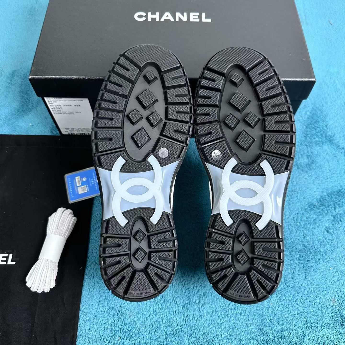 Chanel Chanel 25B White Black Low-Top Shoes Size US 6 / IT 36 - 5 Thumbnail
