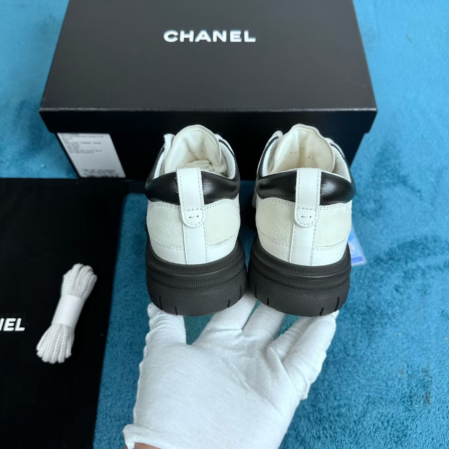 Chanel Chanel 25B White Black Low-Top Shoes Size US 6 / IT 36 - 4 Thumbnail
