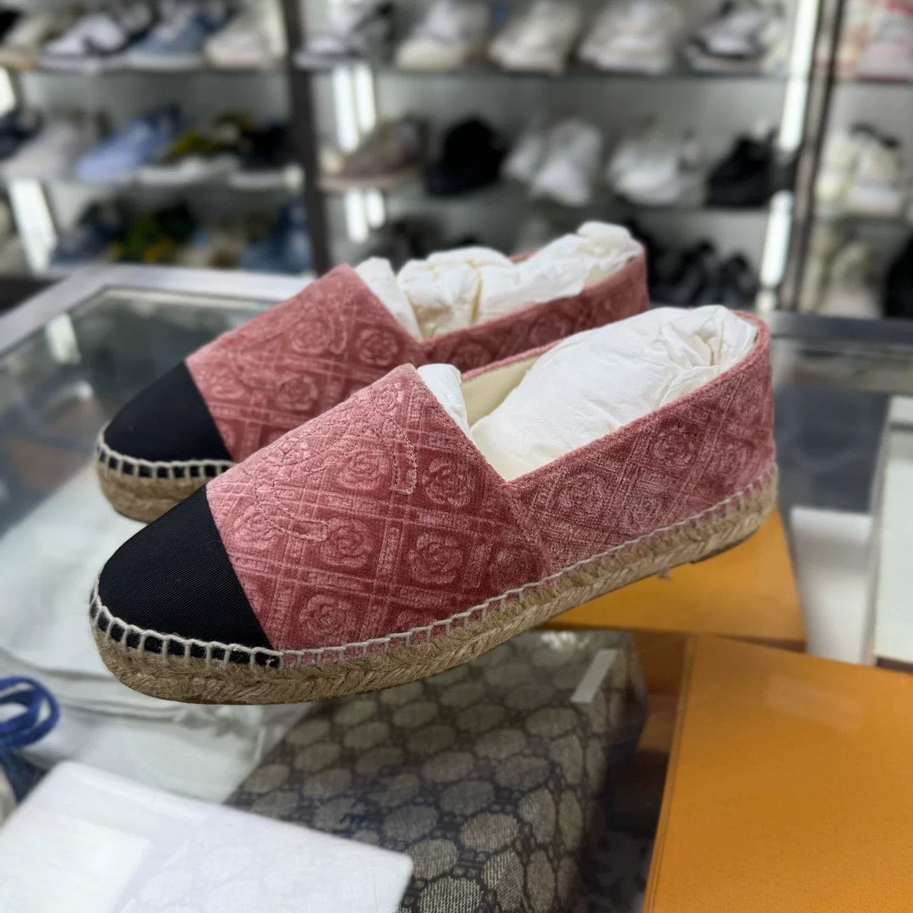 Chanel Chanel Camellia Velvet Espadrilles Size US 5 / IT 35 - 2 Thumbnail