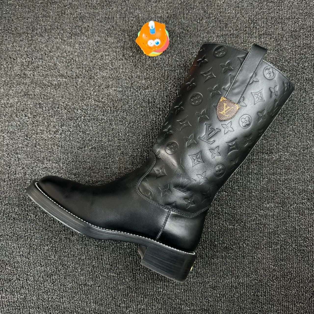 Louis Vuitton Louis Vuitton Embossed Monogram Riding Boots Size US 7 / IT 37 - 5 Thumbnail