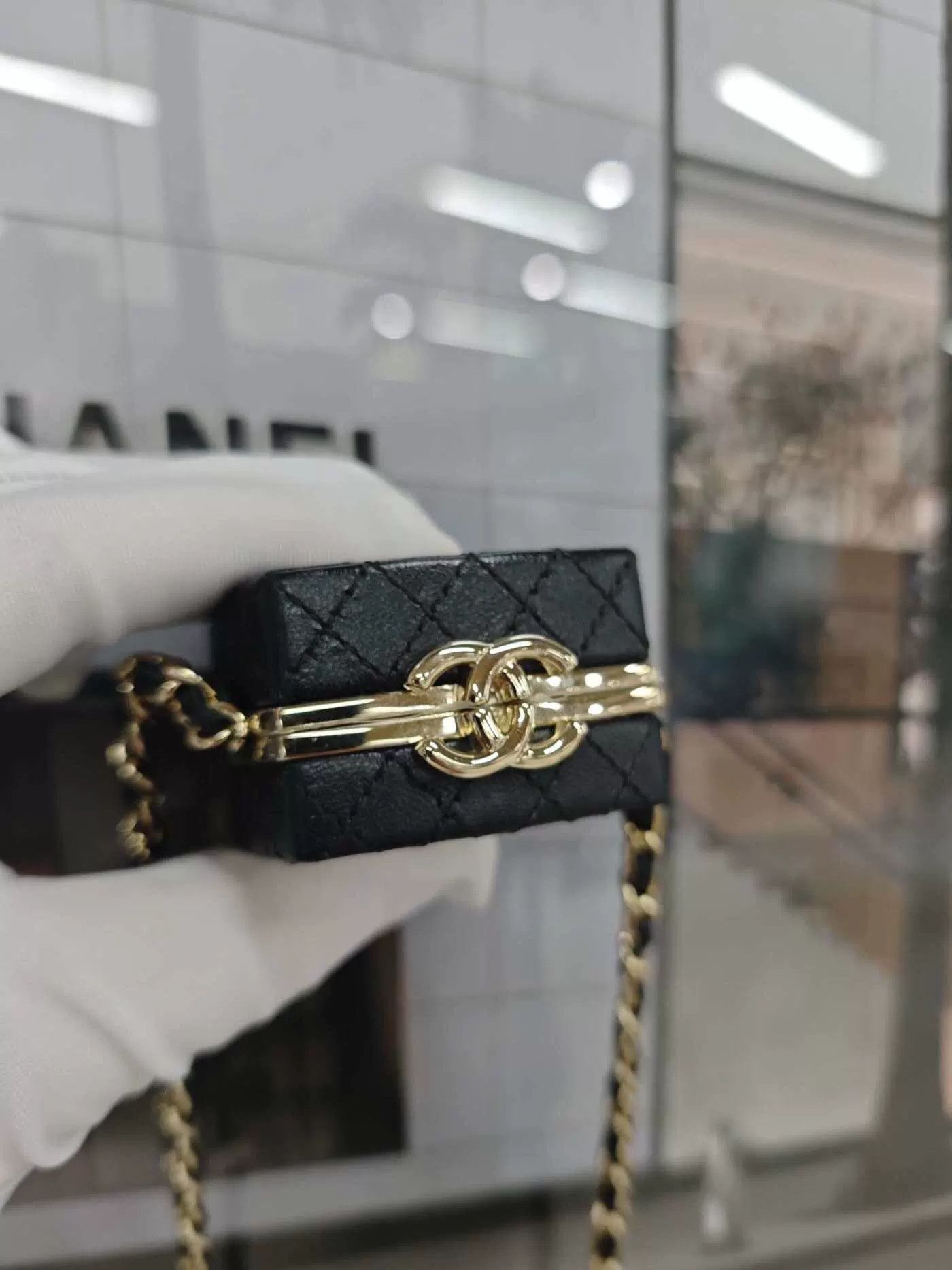 Chanel Chanel Mini Gold Accessory Bag Size ONE SIZE - 4 Thumbnail
