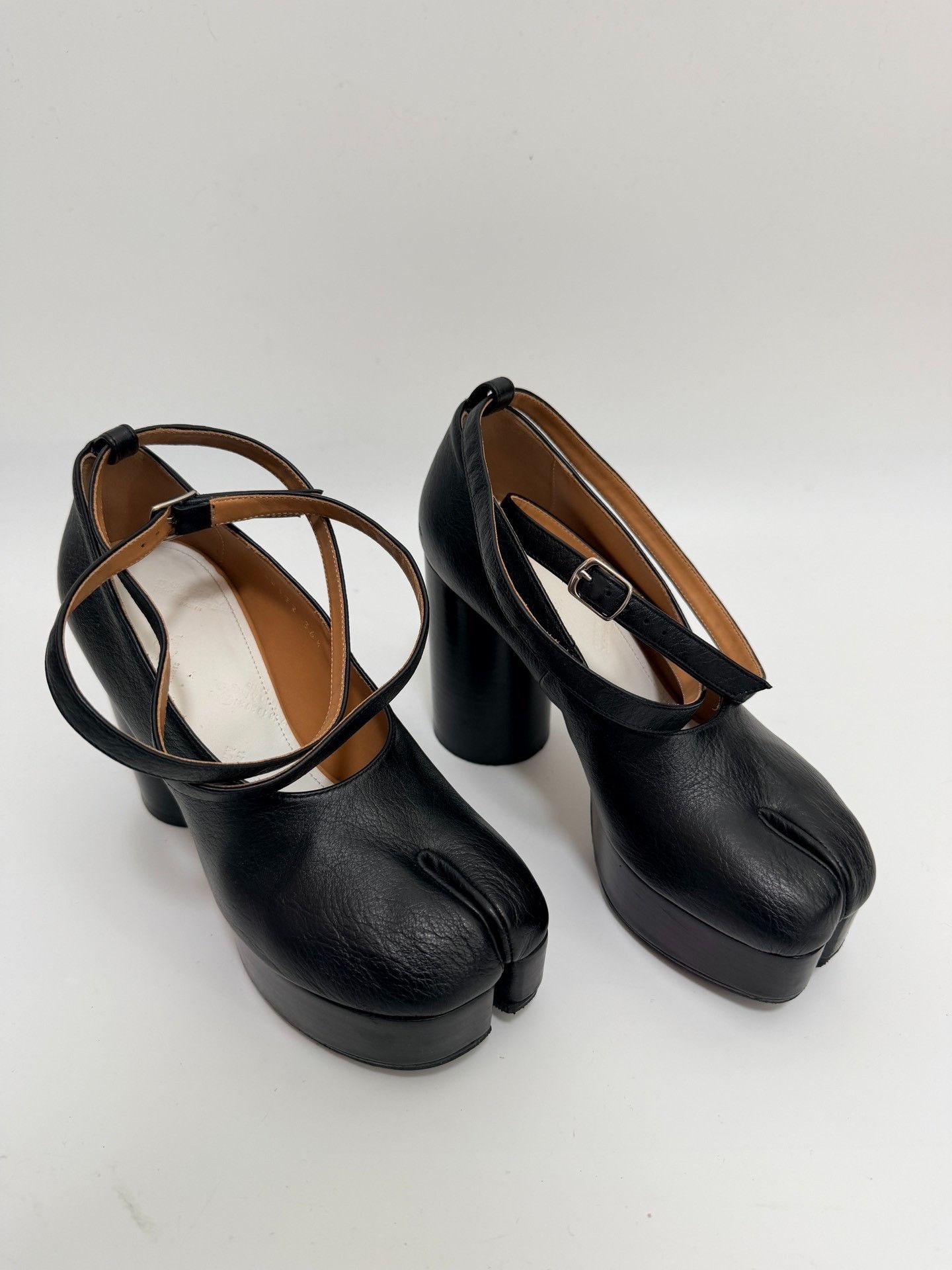 Maison Margiela Maison Margiela Split-Toe Platform Heels Size US 5.5 / IT 35.5 - 2 Thumbnail