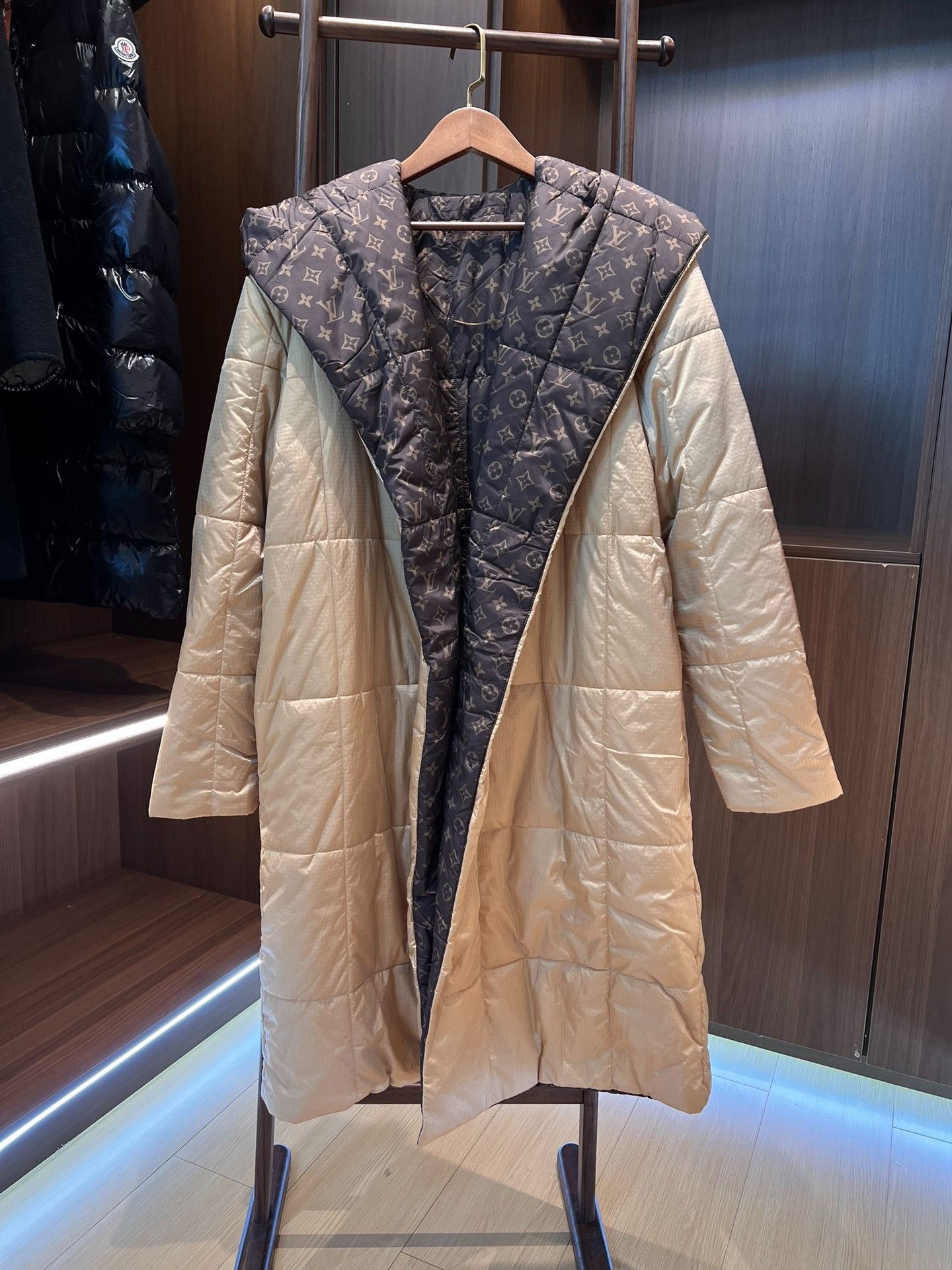 Louis Vuitton LV Monogram Long Quilted Coat Size S / US 4 / IT 40 - 3 Thumbnail