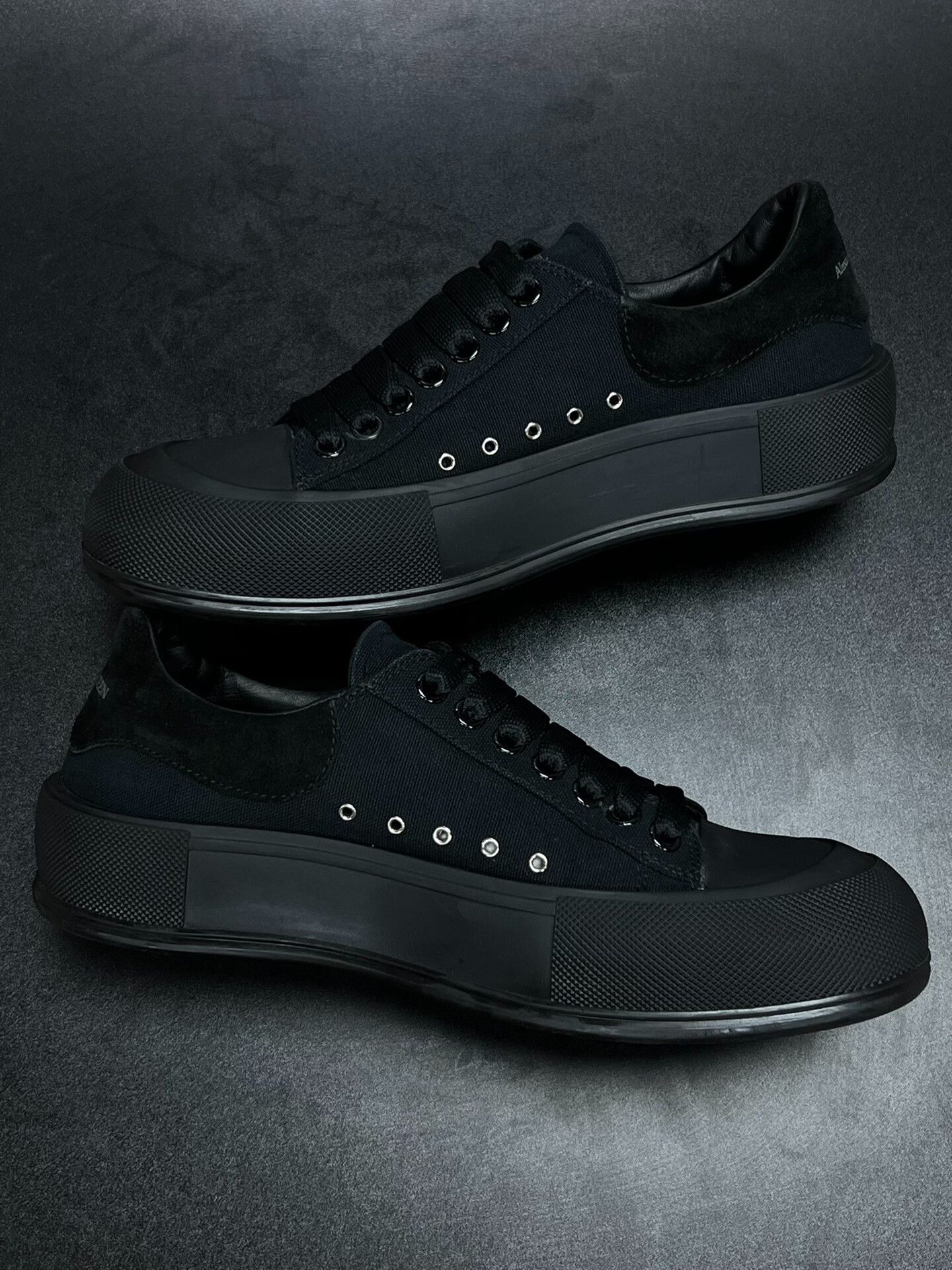 Alexander McQueen Alexander McQueen Black Lowtop Sneakers 9 Men Size US 9 / EU 42 - 6 Thumbnail