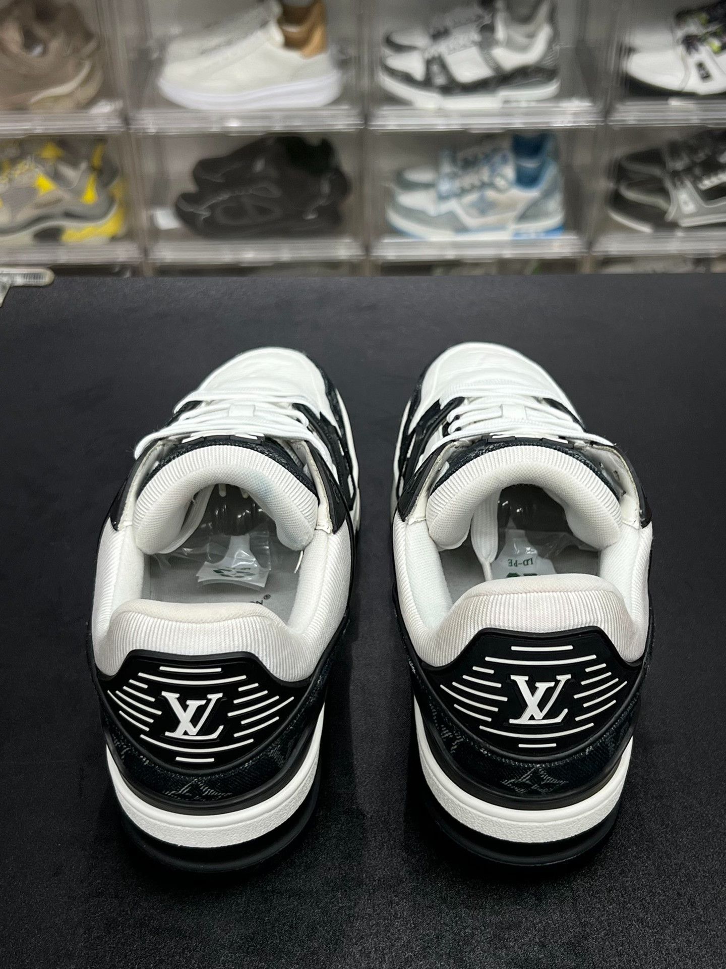 Louis Vuitton Louis Vuitton Training Denim Black Lowtop Sneakers 7 Men Size US 7 / EU 40 - 7 Thumbnail