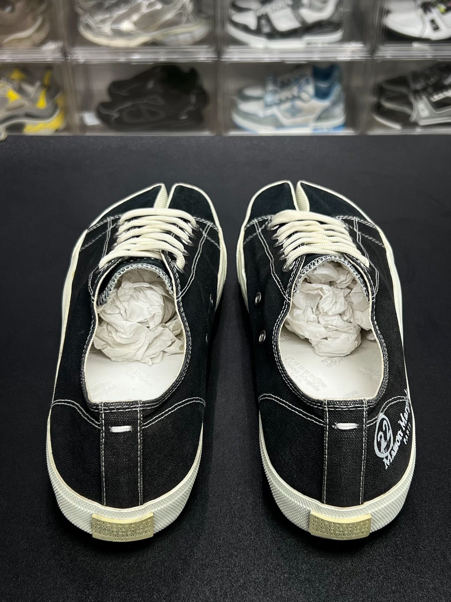 Maison Margiela Maison Margiela Black Lowtop Sneakers 8 Men Size US 8 / EU 41 - 7 Thumbnail