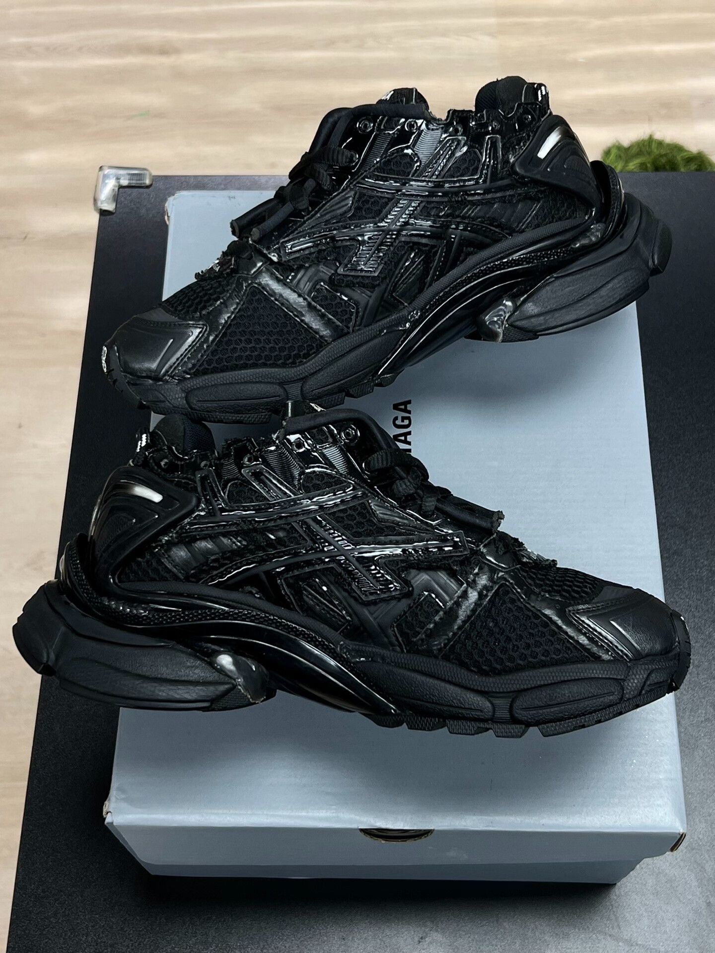 Balenciaga Balenciaga Running Black Lowtop Sneakers us_8 Women Size US 8 / IT 38 - 6 Thumbnail