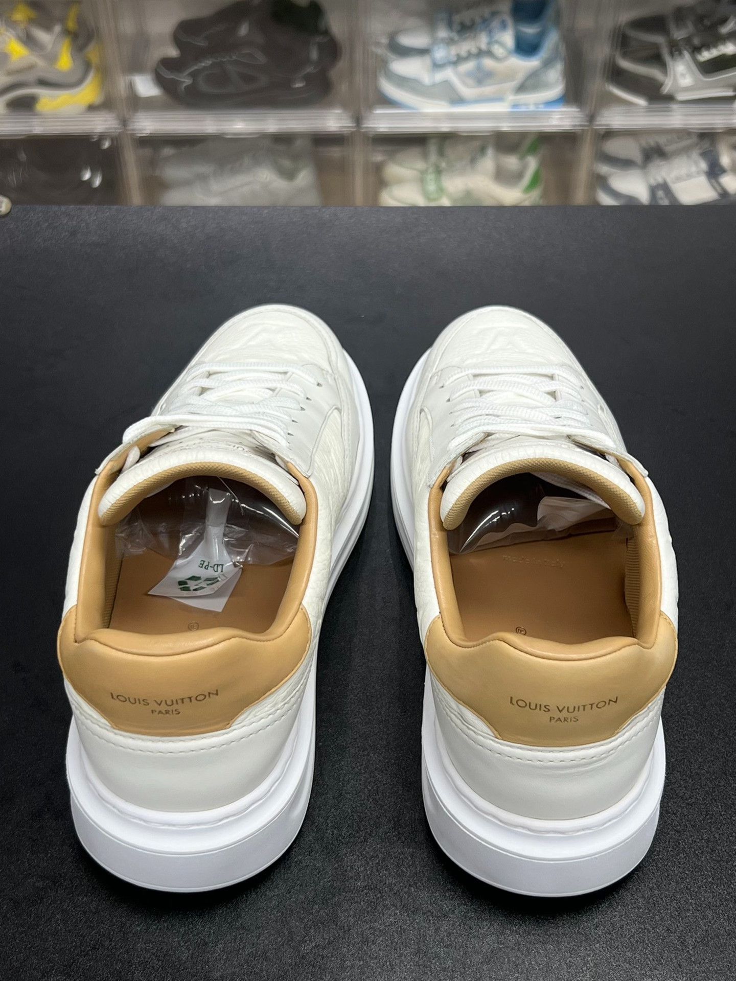 Louis Vuitton Louis Vuitton White Lowtop Sneakers 6.5 Men Size US 6.5 / EU 39-40 - 7 Thumbnail