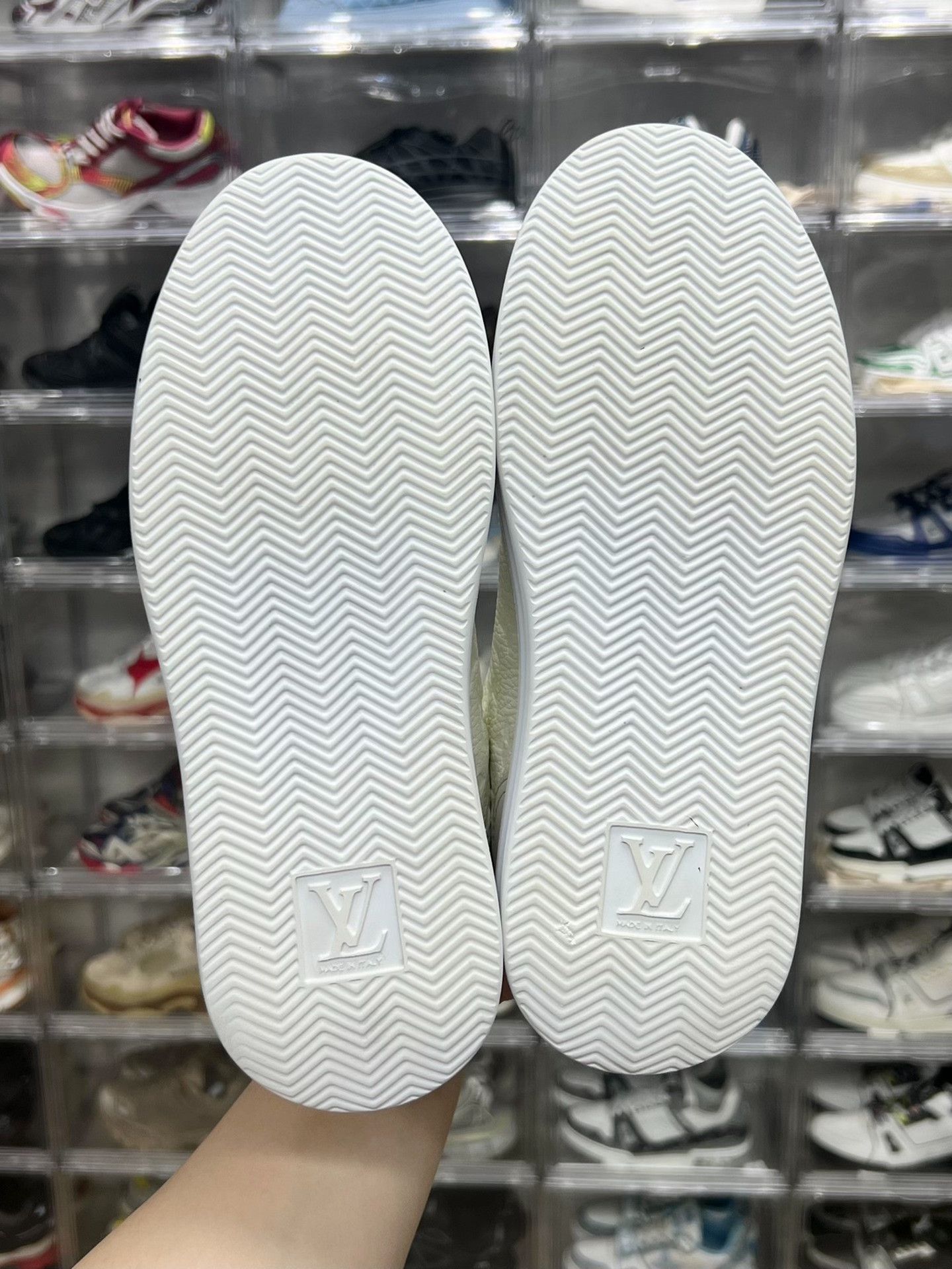 Louis Vuitton Louis Vuitton White Lowtop Sneakers 6.5 Men Size US 6.5 / EU 39-40 - 8 Thumbnail