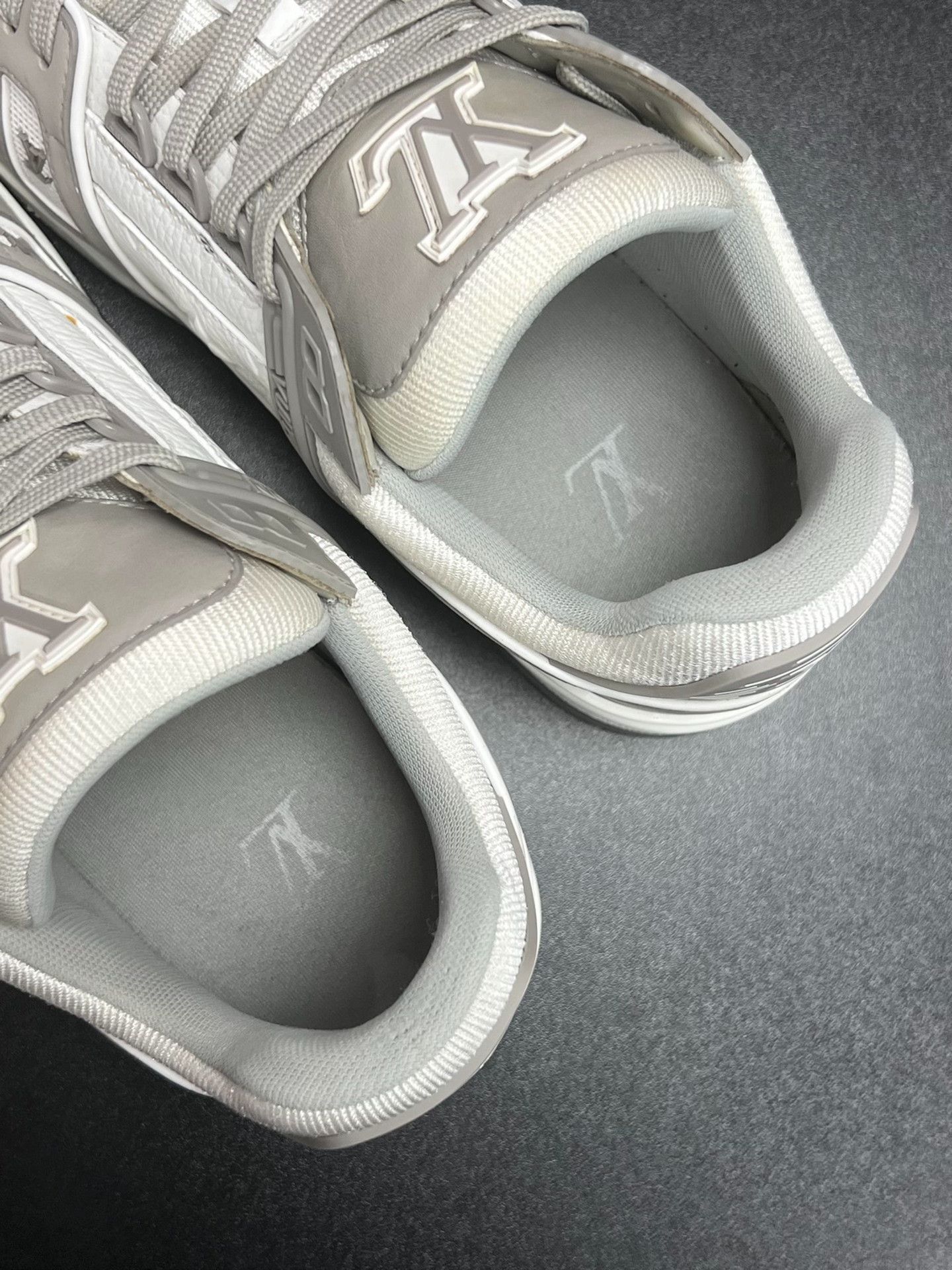 Louis Vuitton Louis Vuitton Training White Lowtop Sneakers 8 Men Size US 8 / EU 41 - 4 Thumbnail