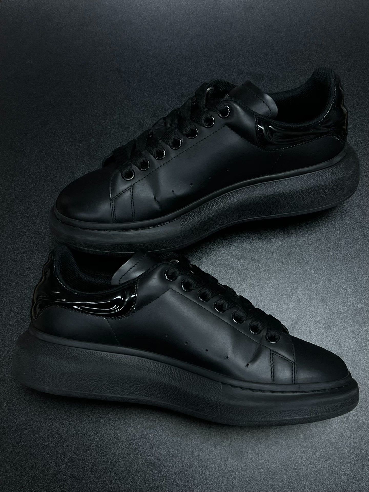 Alexander McQueen Alexander McQueen Patent Black Lowtop Sneakers 8 Men Size US 8 / EU 41 - 6 Thumbnail