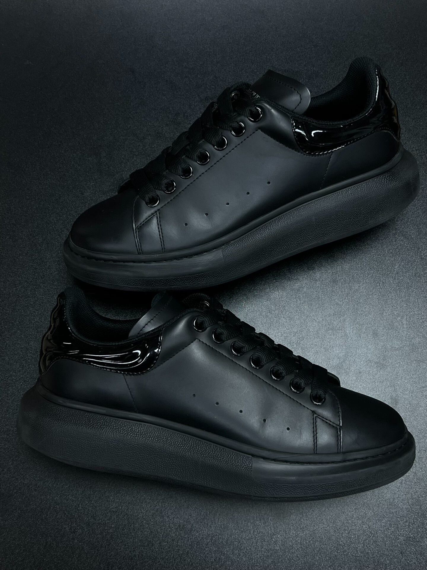 Alexander McQueen Alexander McQueen Patent Black Lowtop Sneakers 8 Men Size US 8 / EU 41 - 5 Thumbnail