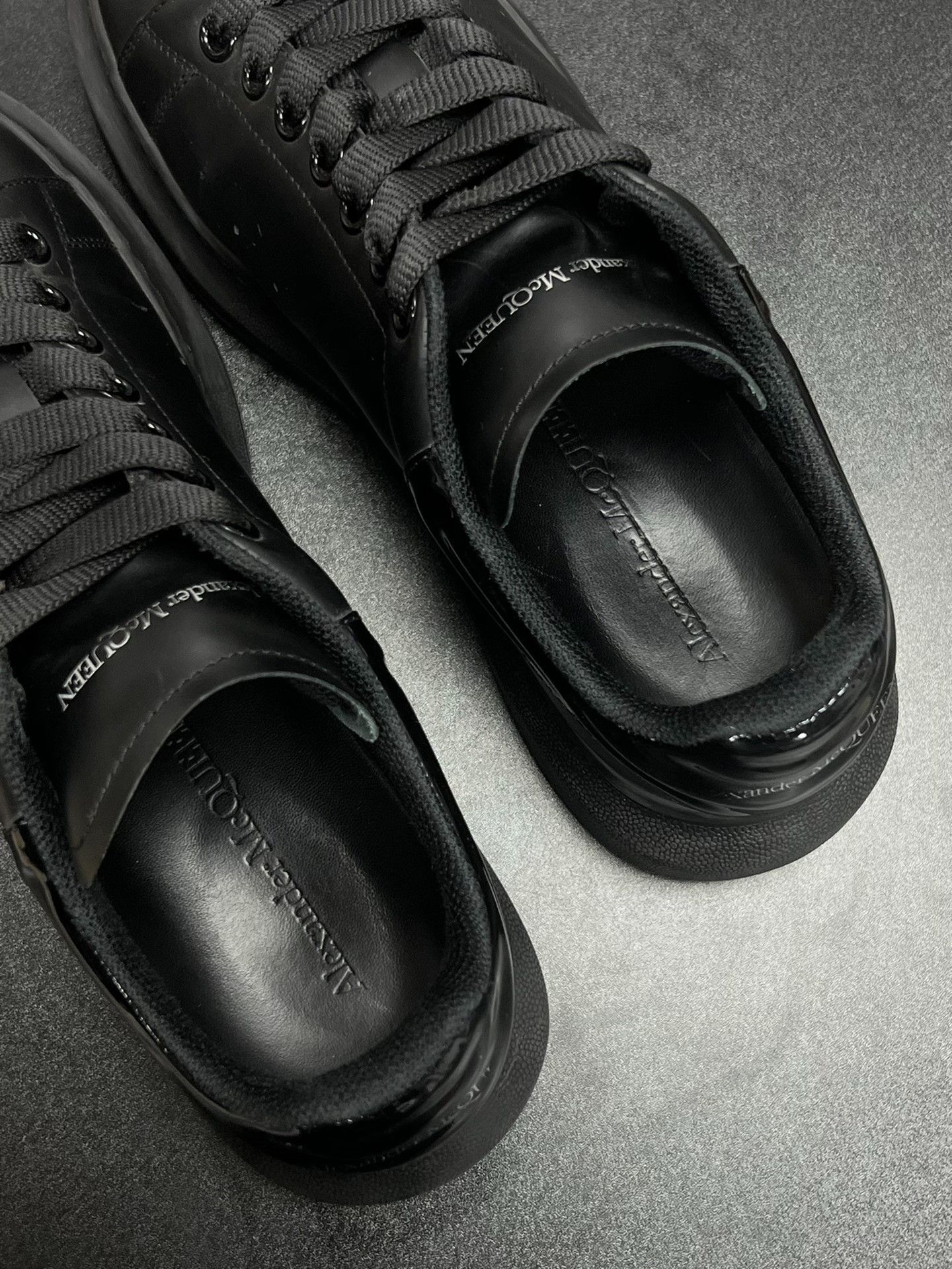 Alexander McQueen Alexander McQueen Patent Black Lowtop Sneakers 8 Men Size US 8 / EU 41 - 4 Thumbnail