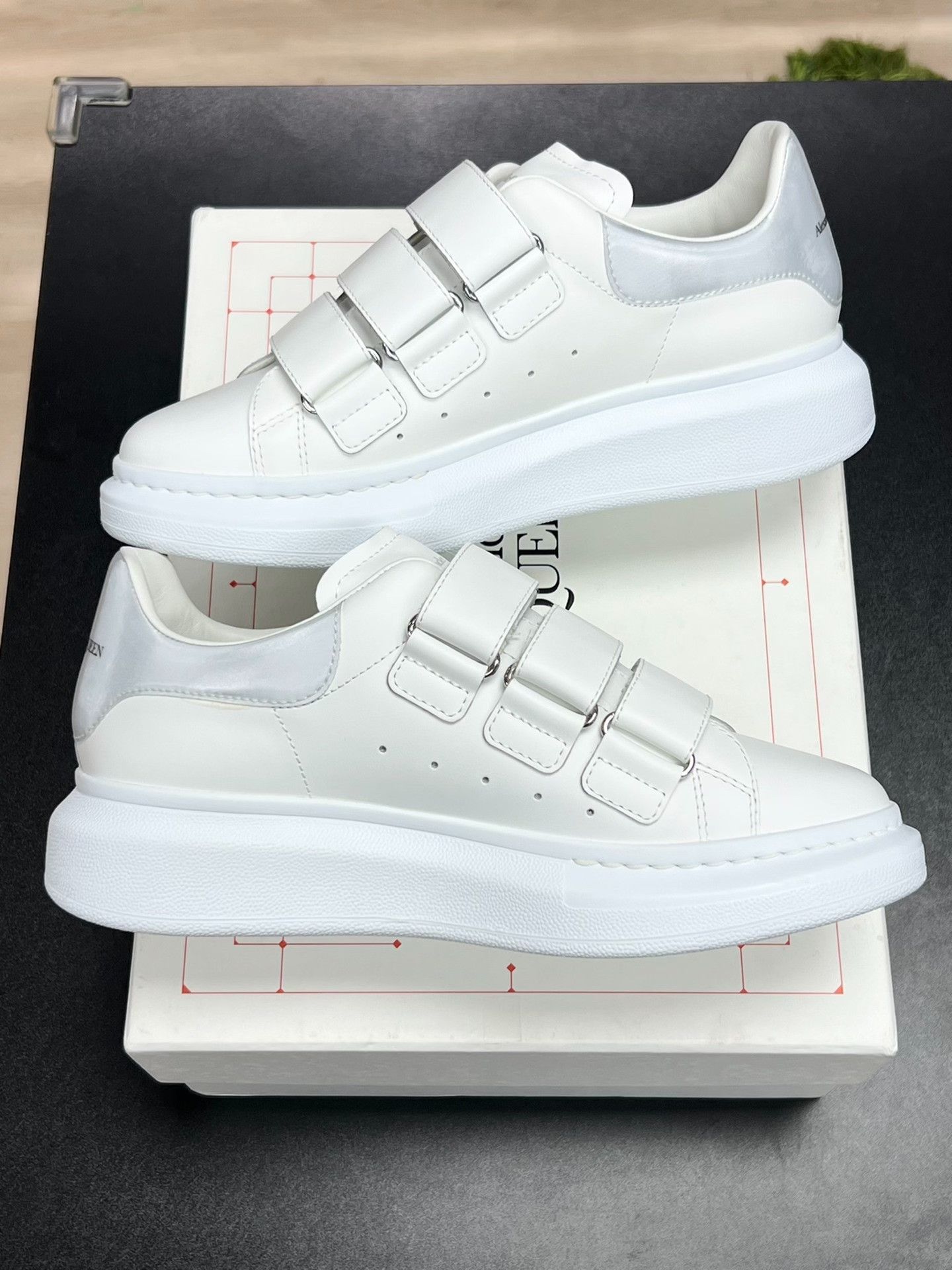 Alexander McQueen Alexander McQueen Silver Lowtop Sneakers us_6 Women Size US 6 / IT 36 - 5 Thumbnail