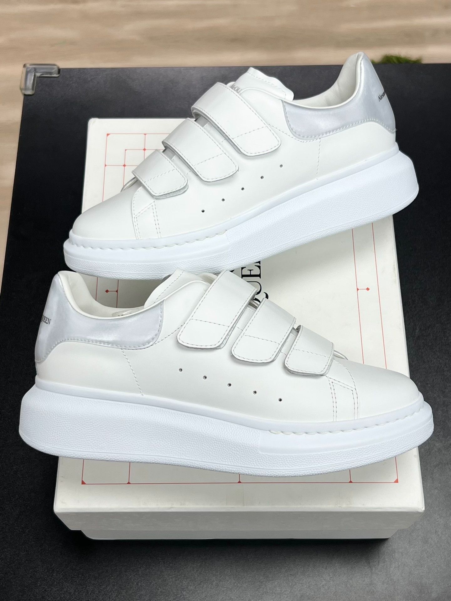 Alexander McQueen Alexander McQueen Silver Lowtop Sneakers us_6 Women Size US 6 / IT 36 - 4 Thumbnail