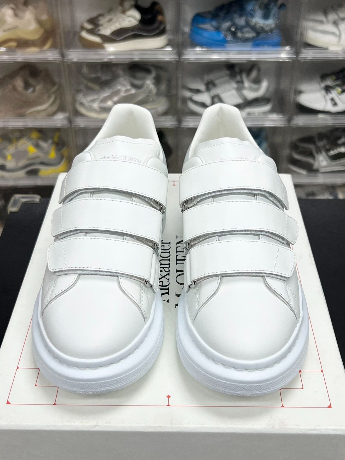 Alexander McQueen Alexander McQueen Silver Lowtop Sneakers us_6 Women Size US 6 / IT 36 - 2 Thumbnail
