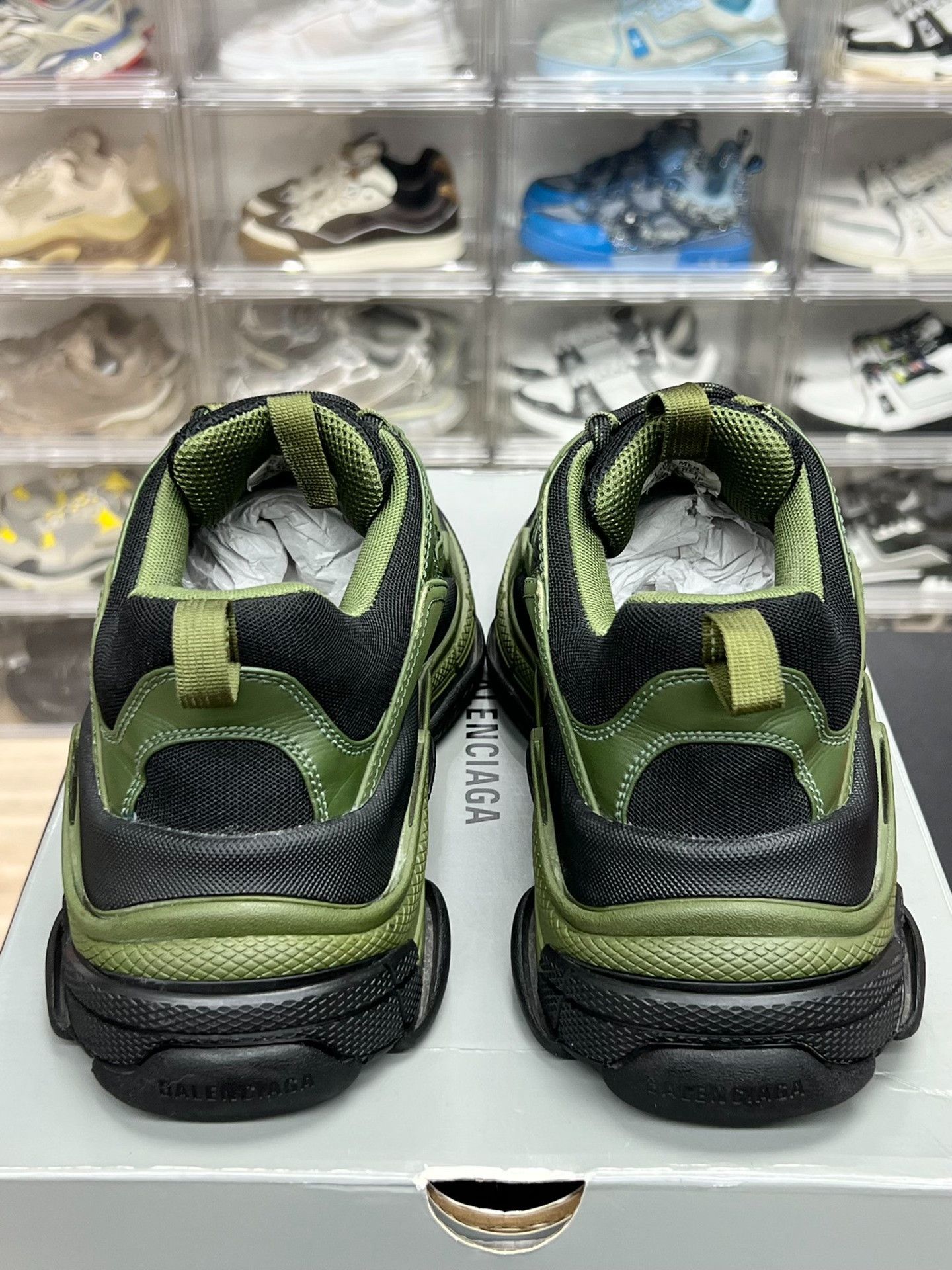 Balenciaga Balenciaga Green Lowtop Sneakers 9 Men Size US 9 / EU 42 - 7 Thumbnail