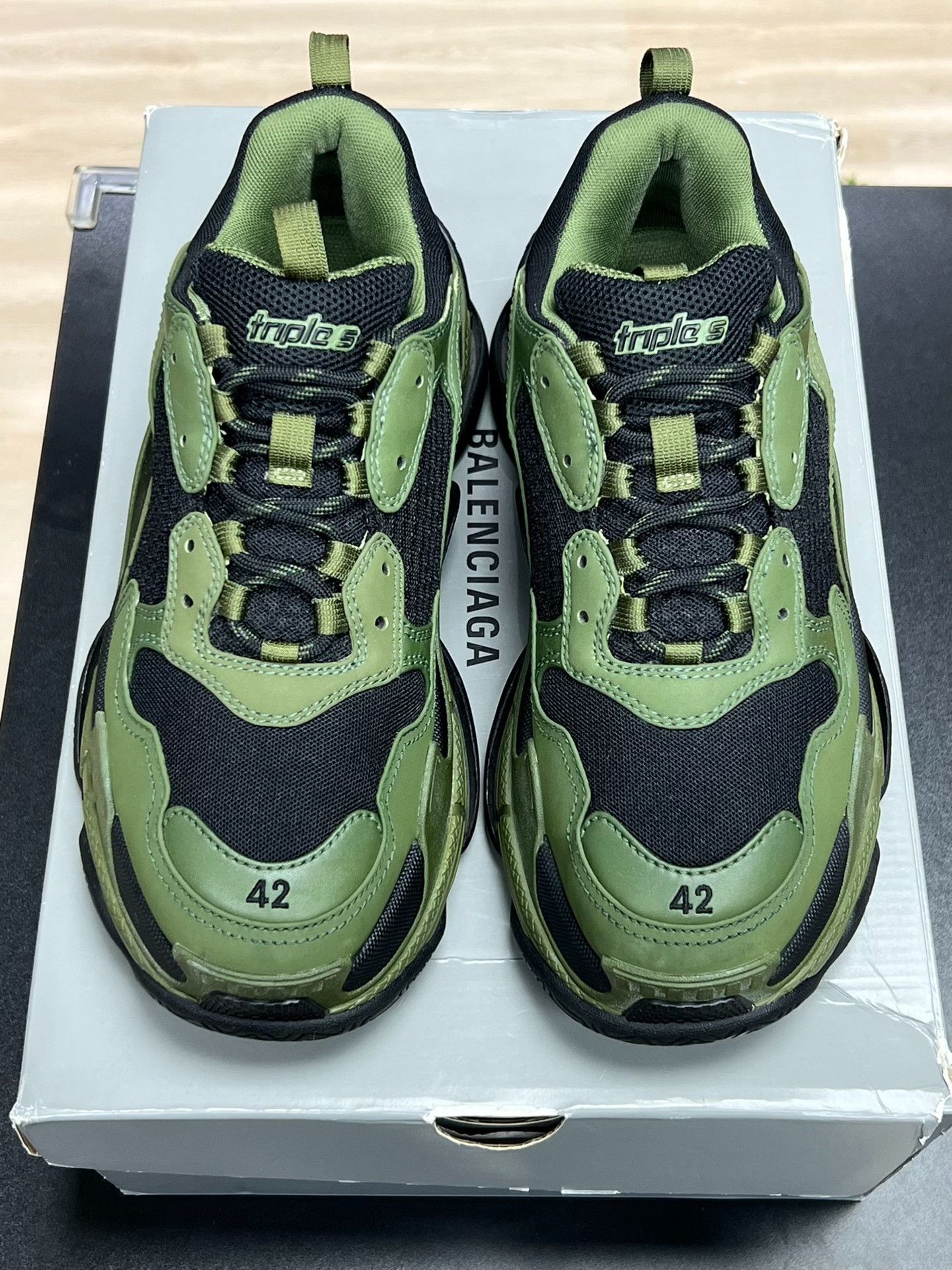 Balenciaga Balenciaga Green Lowtop Sneakers 9 Men Size US 9 / EU 42 - 3 Thumbnail