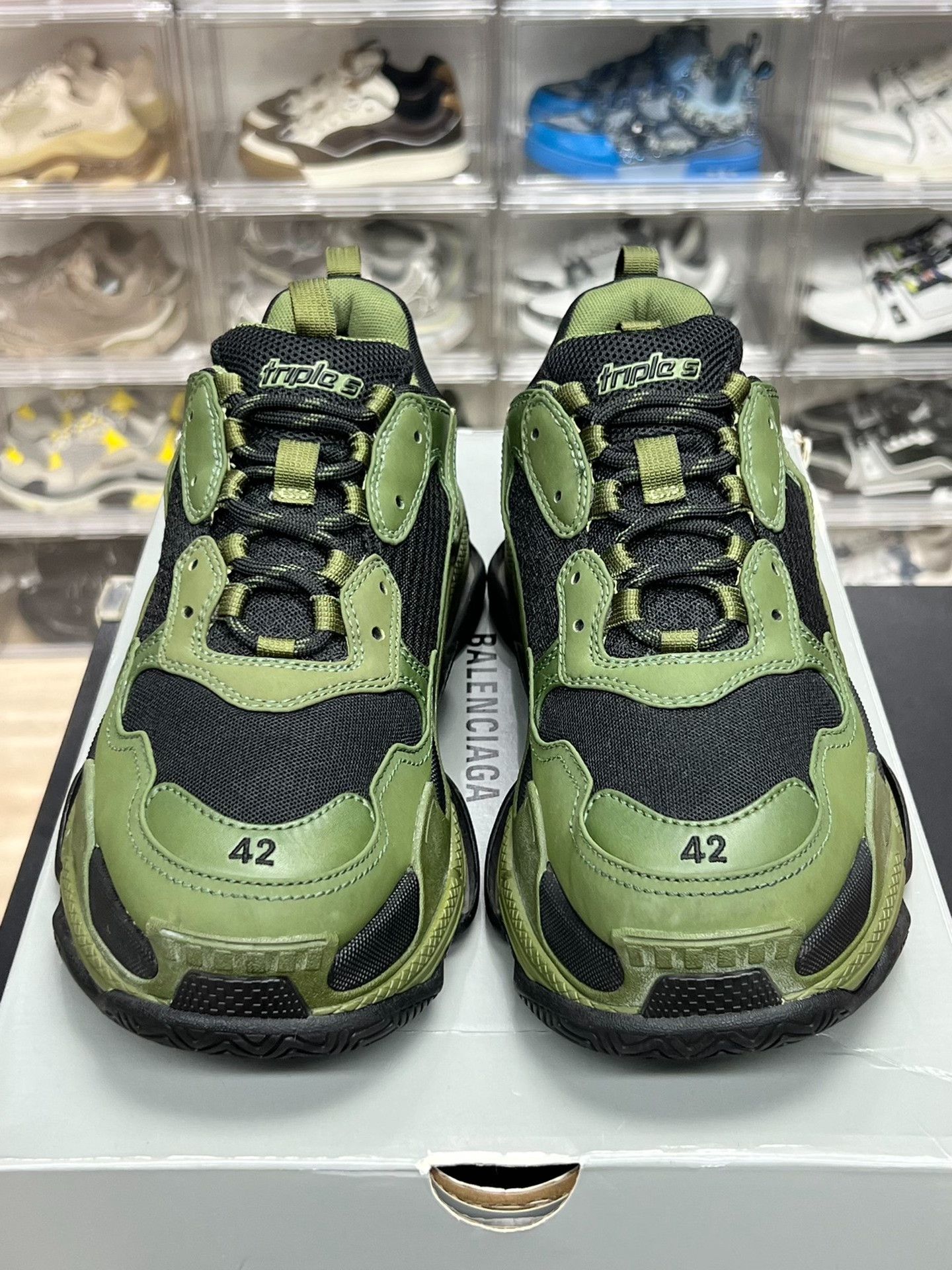 Balenciaga Balenciaga Green Lowtop Sneakers 9 Men Size US 9 / EU 42 - 2 Thumbnail