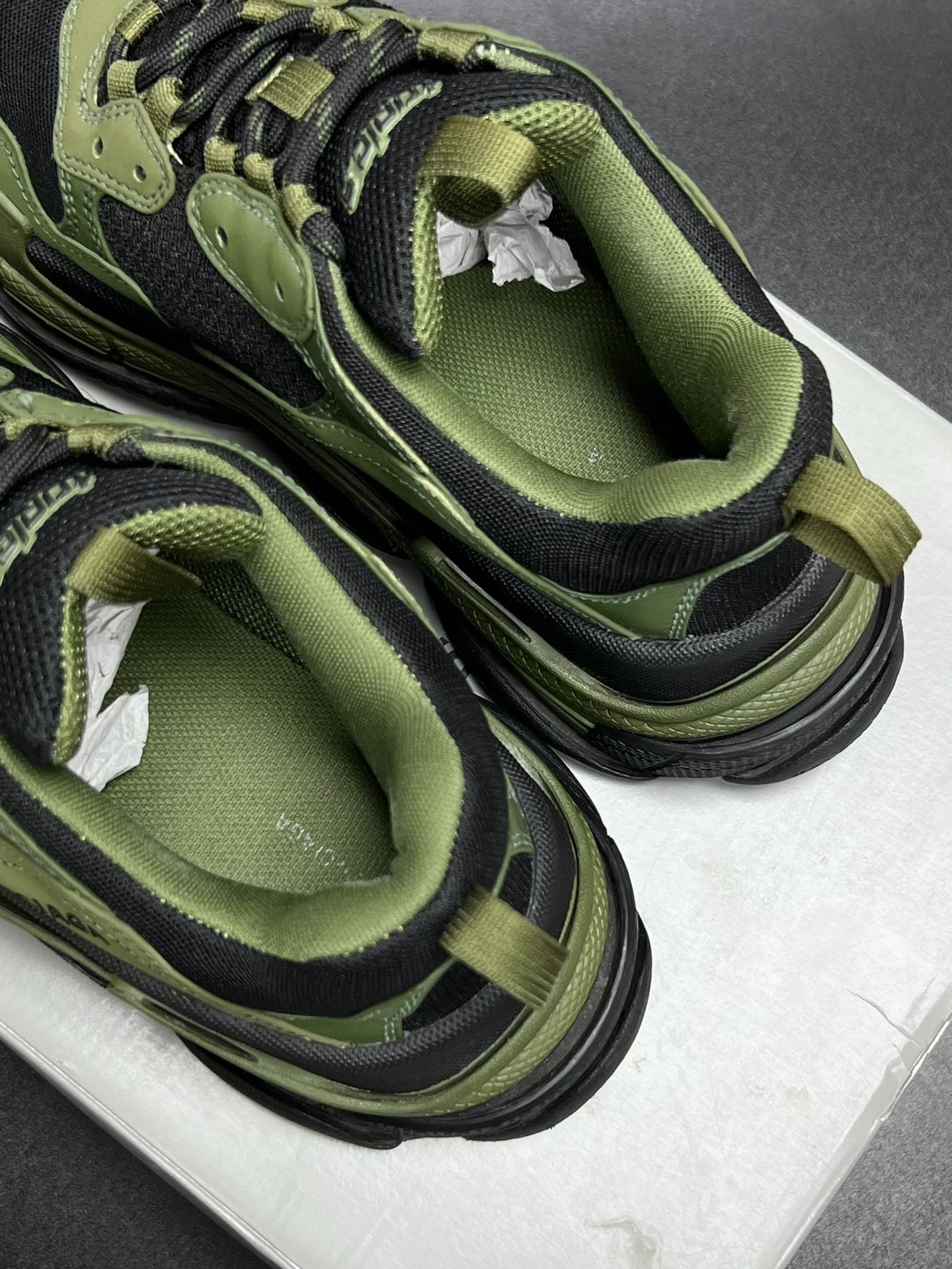 Balenciaga Balenciaga Green Lowtop Sneakers 9 Men Size US 9 / EU 42 - 4 Thumbnail