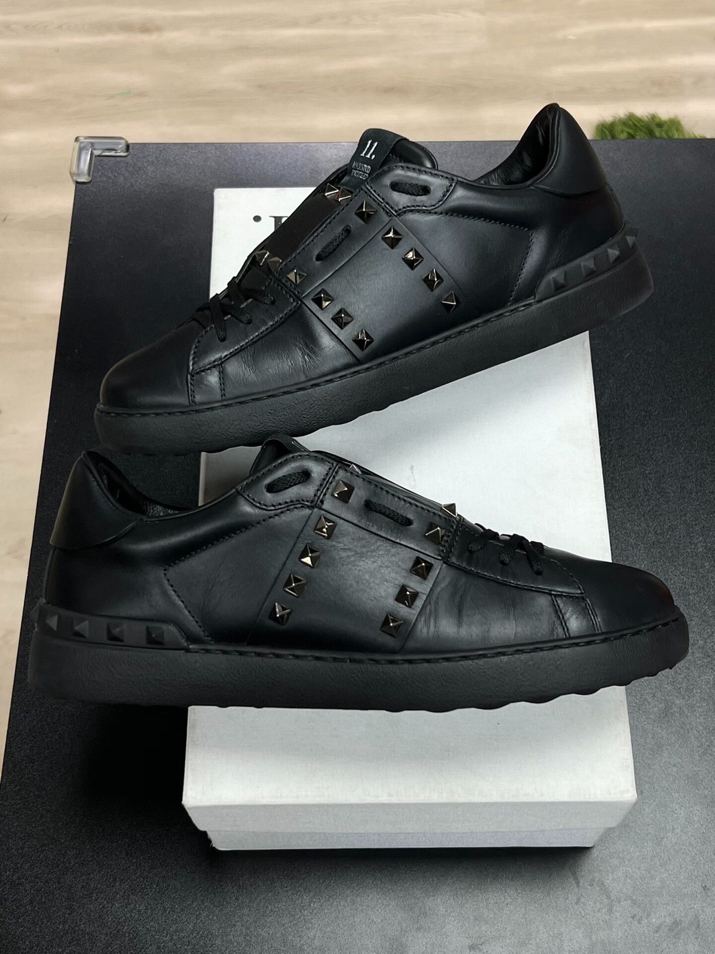 Valentino Valentino Black Lowtop Sneakers 9 Men Size US 9 / EU 42 - 5 Thumbnail